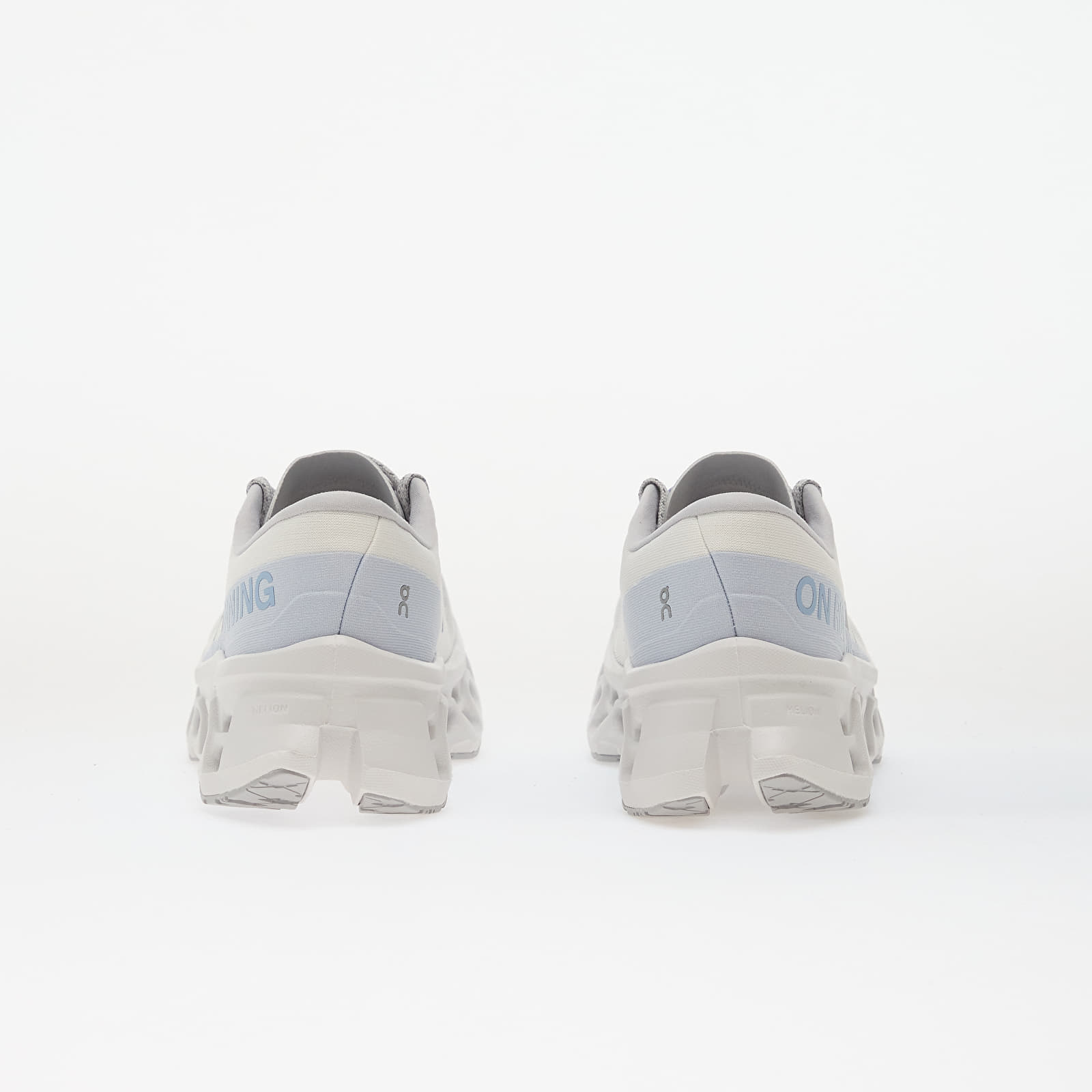 Skor för kvinnor On W Cloudmonster 3 White/ Frost