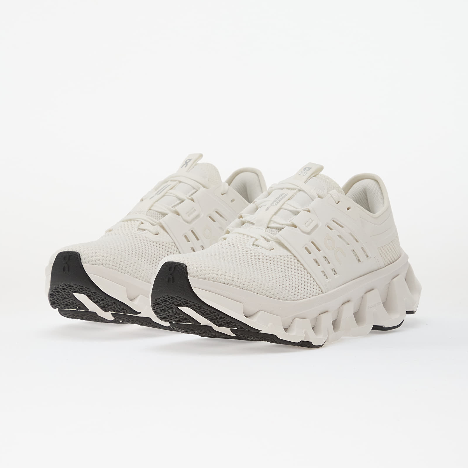 Sapatos de mulher On W Cloudswift Amp White/ White