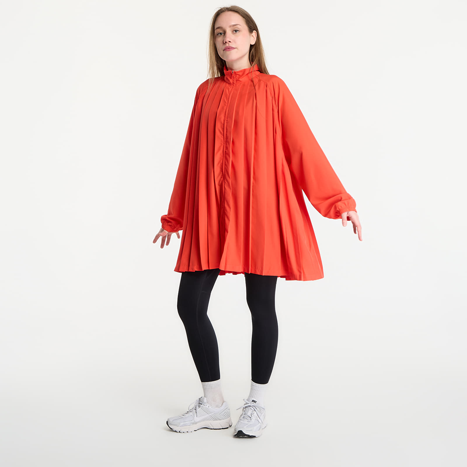 Klänning Nike Sportswear Women's Oversized Long-Sleeve Pleated Mini Dress Lt Crimson/ Lt Crimson
