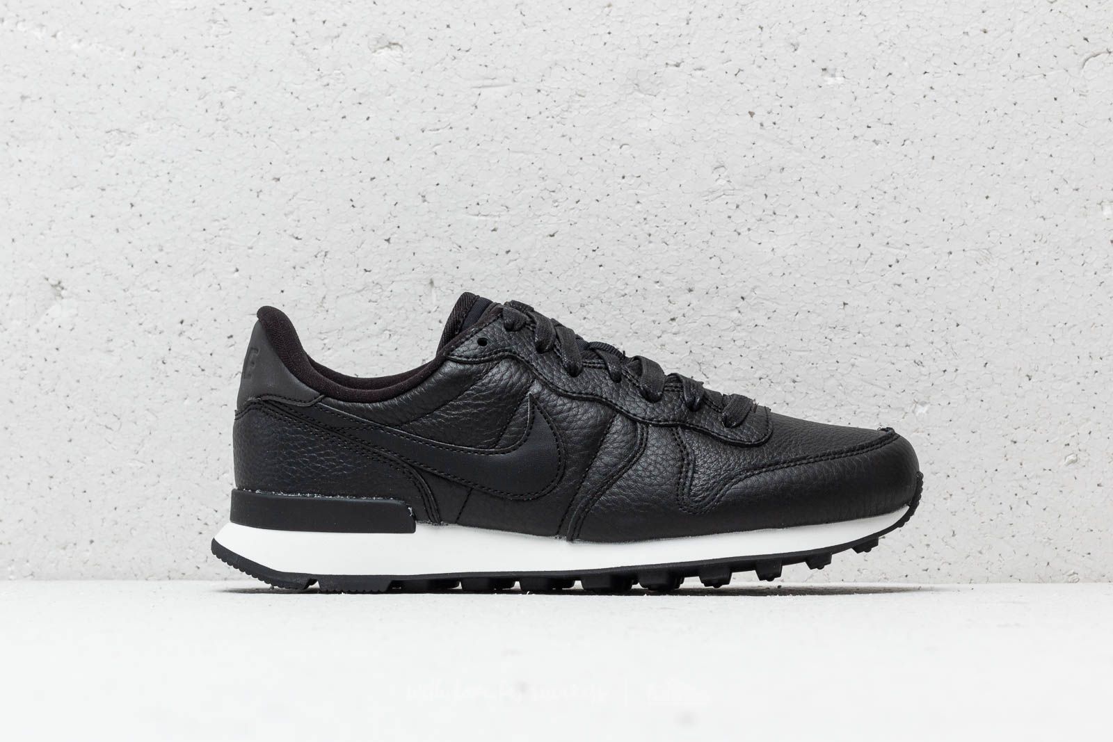 Nike internationalist prm black discount