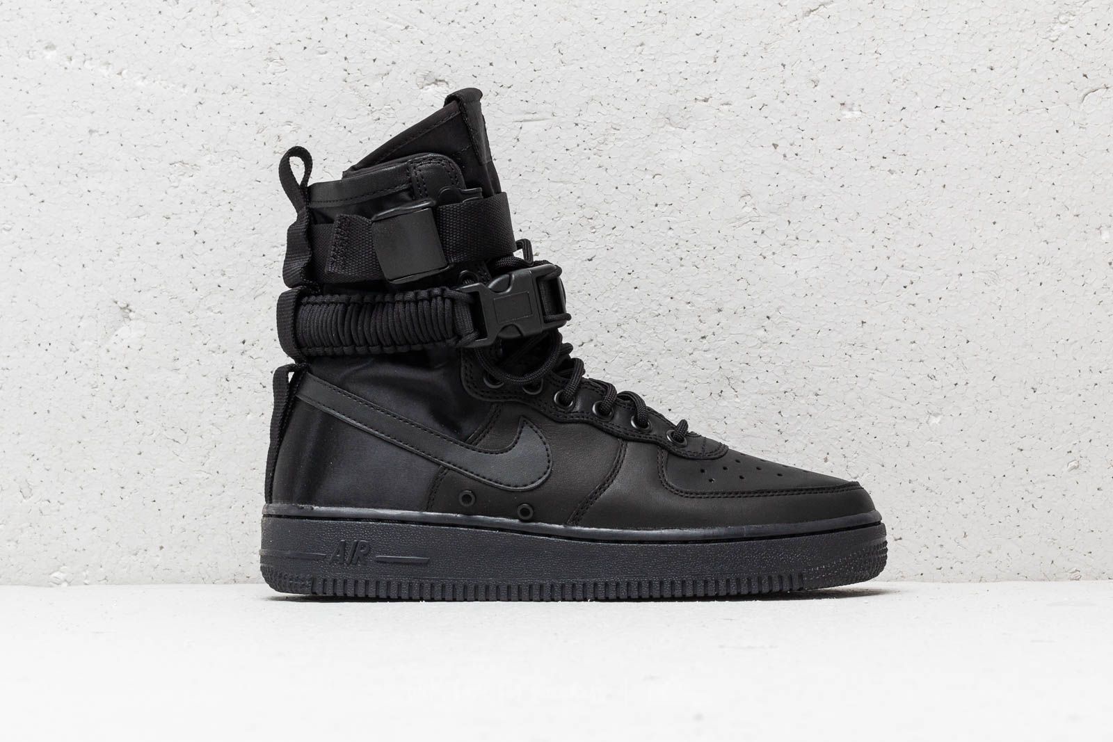 Sapatos de mulher Nike Wmns SF Air Force 1 Black/ Black-Black-Oil Grey