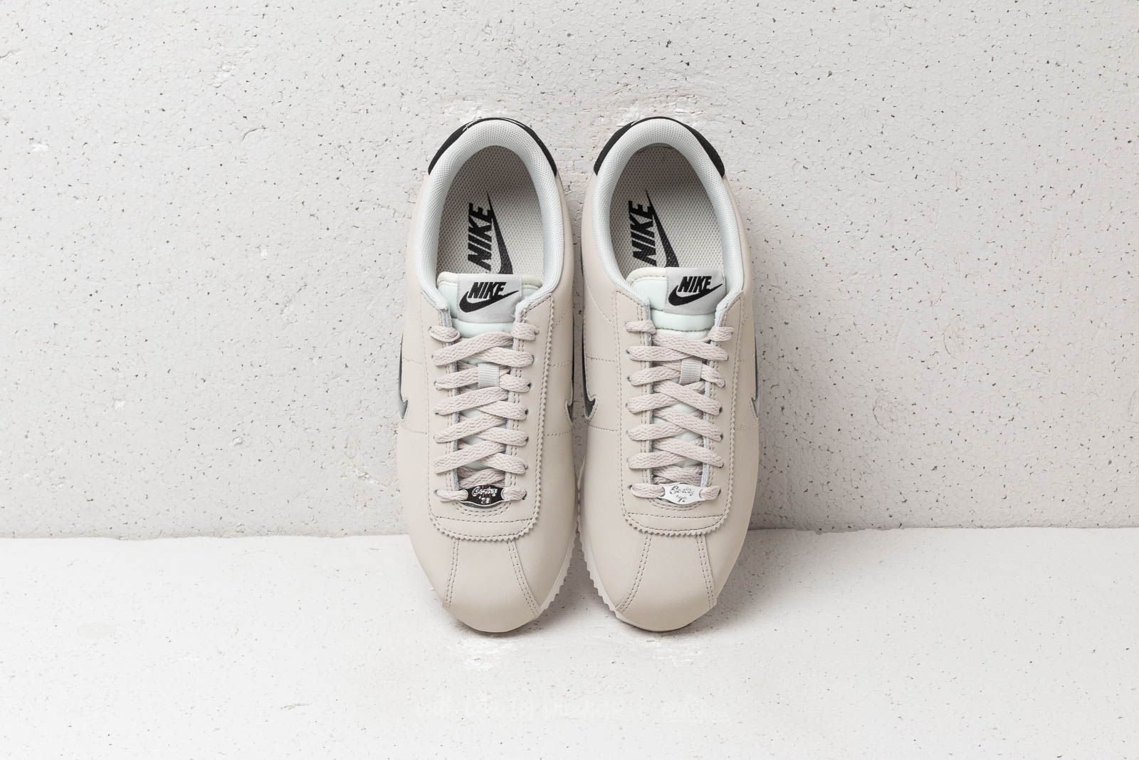 Women's shoes Nike Cortez Basic Jewel ´18 Wmns Light Bone