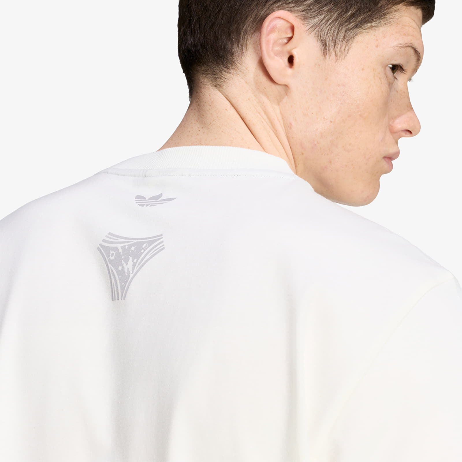 T-shirts adidas Adilenium Season 5 Questra Graphic T-Shirt Off White