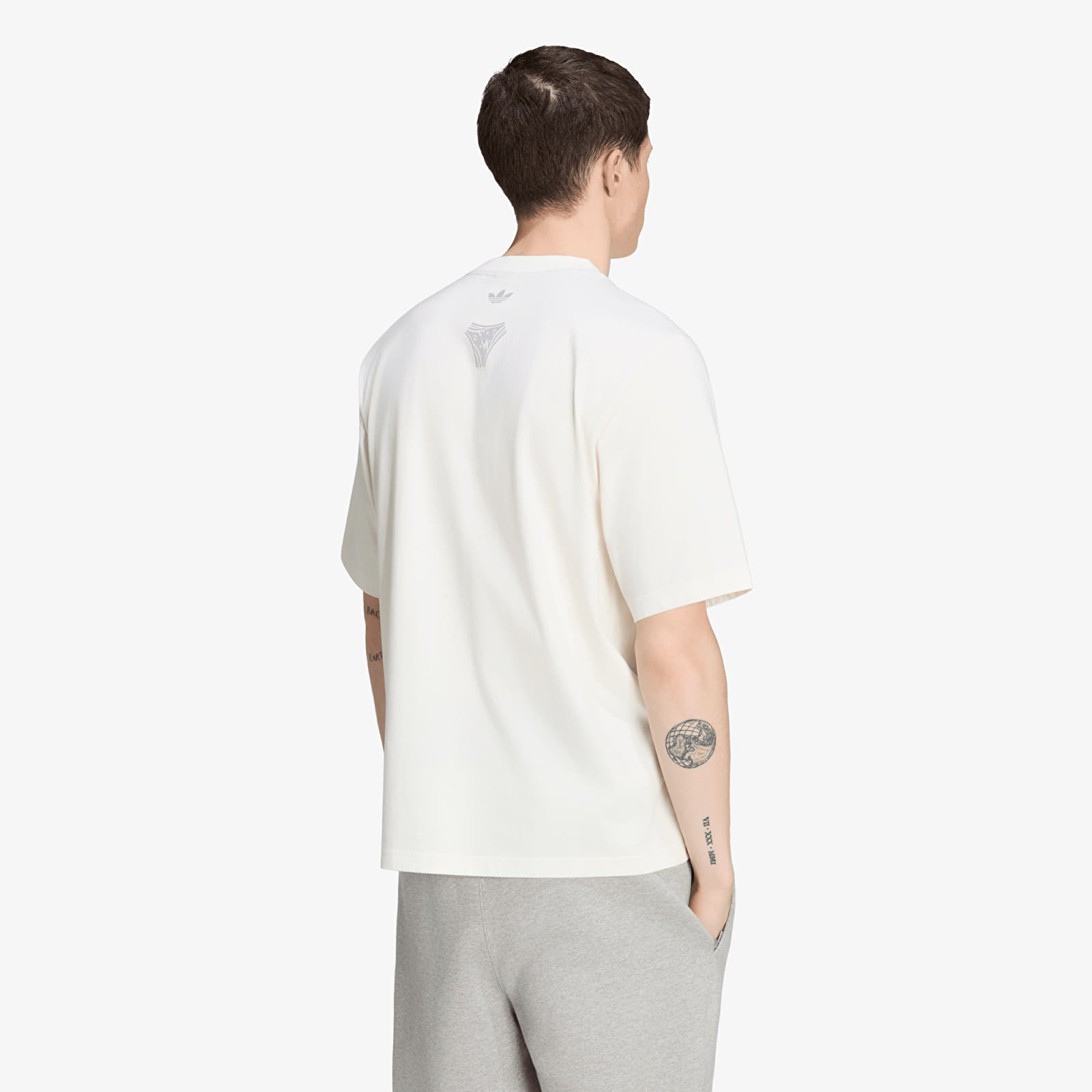 T-shirts adidas Adilenium Season 5 Questra Graphic T-Shirt Off White