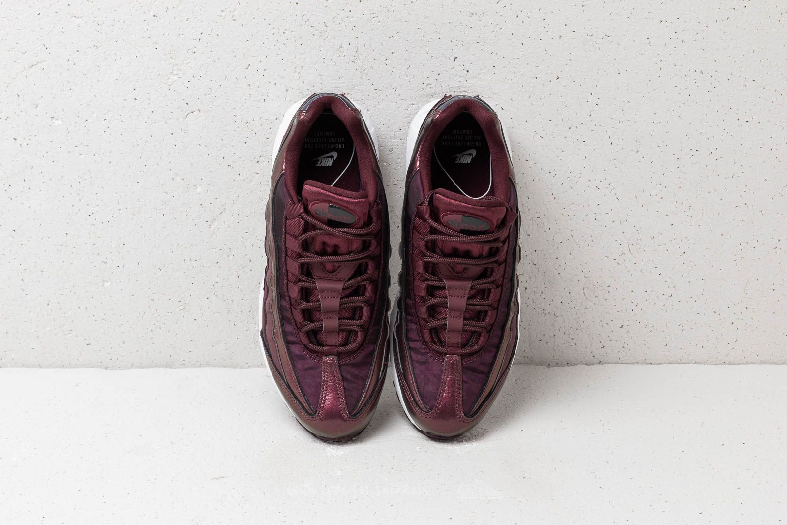 Nike air max best sale 95 burgundy crush