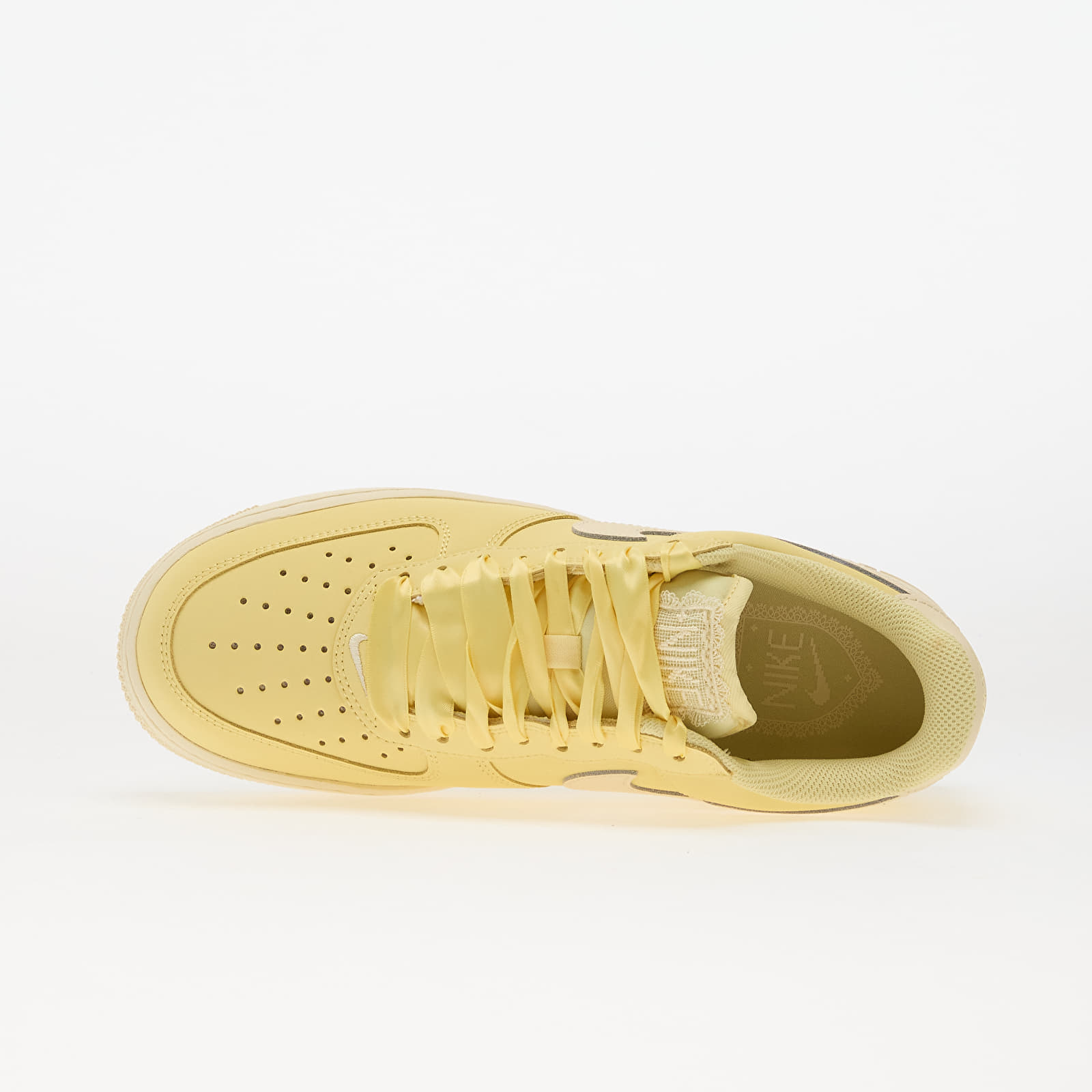 Skor för kvinnor Nike Air Force 1 Retro Premium Soft Yellow/ Sunbleach-Soft Yellow