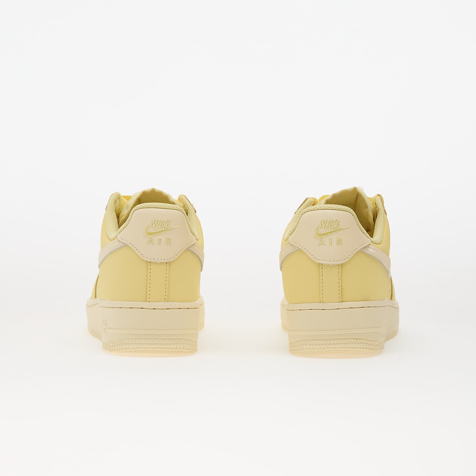Skor för kvinnor Nike Air Force 1 Retro Premium Soft Yellow/ Sunbleach-Soft Yellow