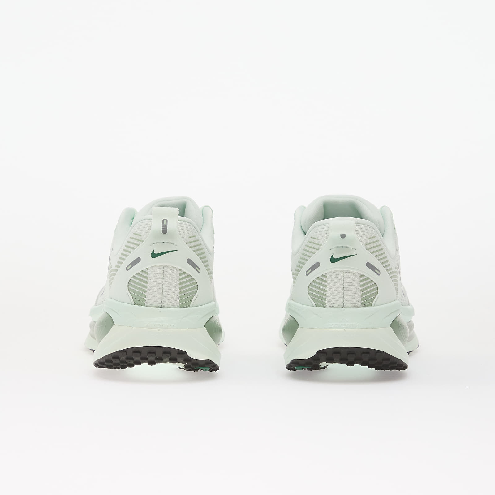 Women's shoes Nike Vomero 18 Barely Green/ Metallic Silver-Steam