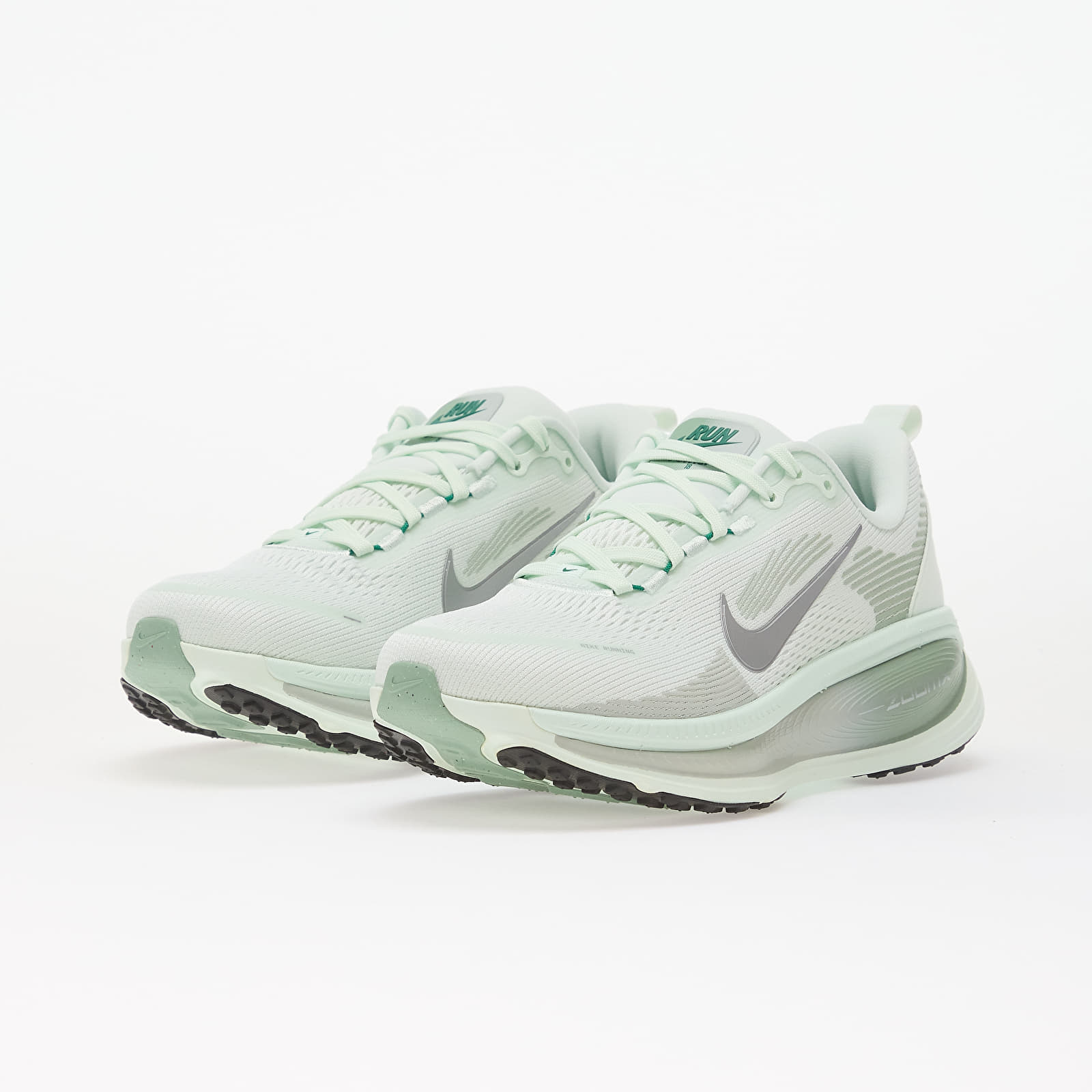 Women's shoes Nike Vomero 18 Barely Green/ Metallic Silver-Steam