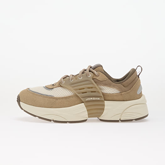 Jordan Trunner O/S Khaki/ Pale Ivory-Reflect Silver