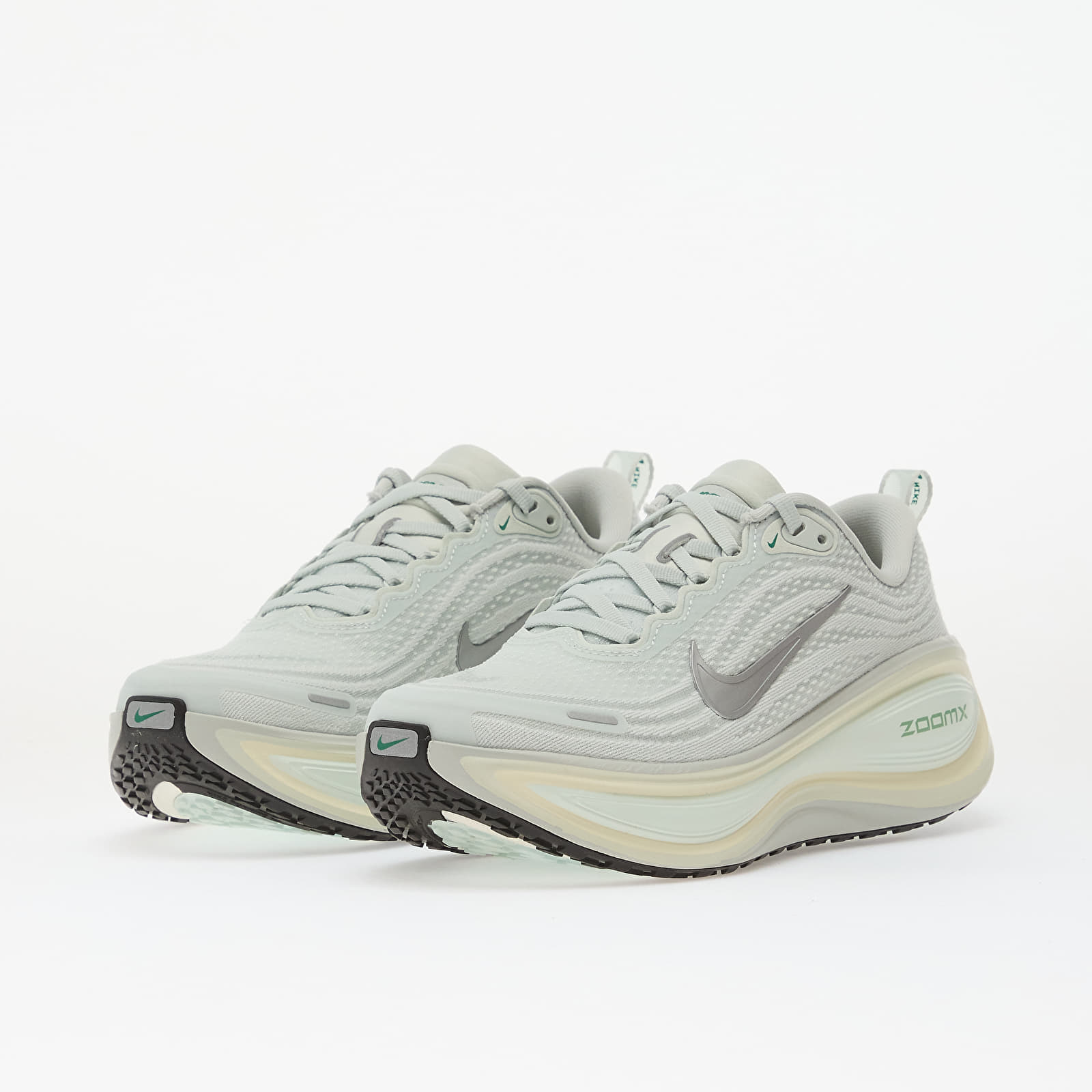 Sapatos de mulher Nike Vomero Plus Light Silver/ Metallic Silver