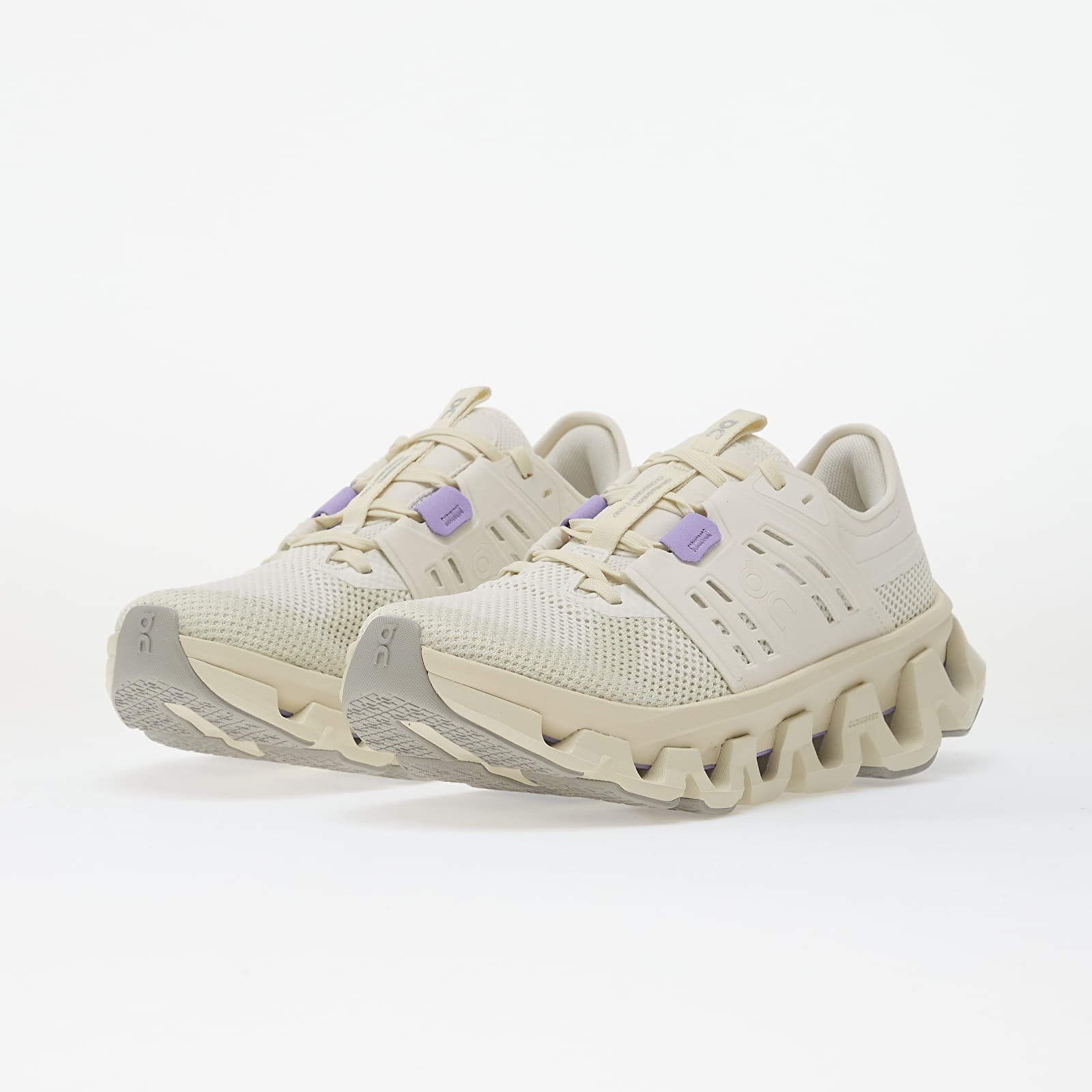 Skor för kvinnor On W Cloudswift Amp Ivory/ Ghost