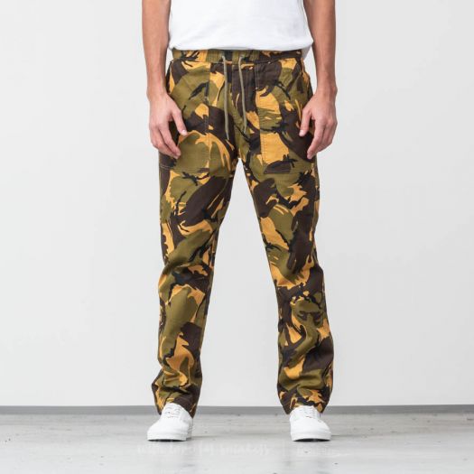 X-girl × HUF BIG UPS CAMO SKATE PANT X-girl（エックスガール）の「X-girl × HUF BIG UPS CAMO SKATE