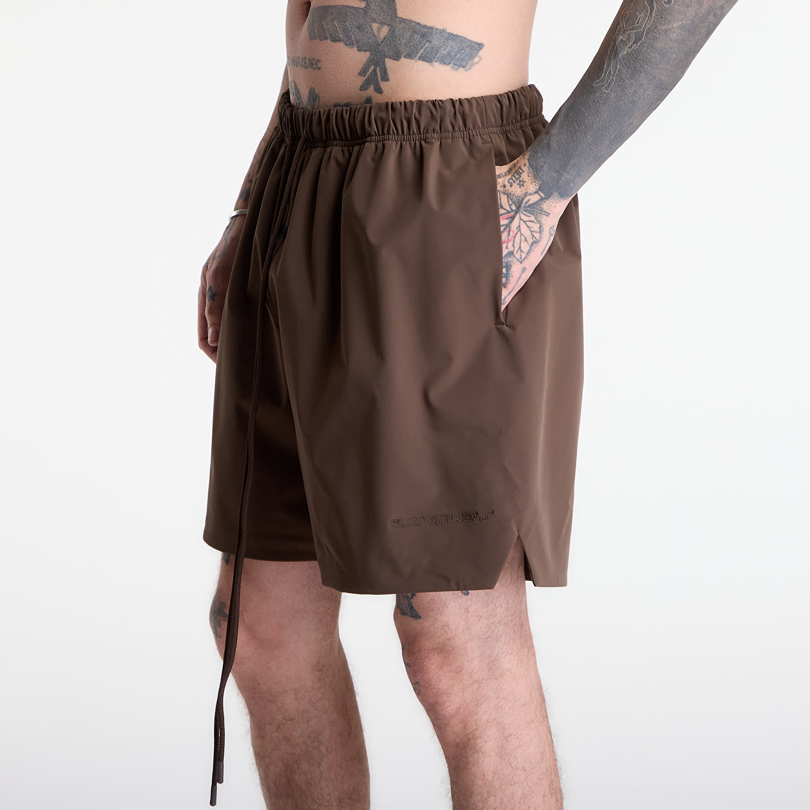 Kraťasy Fear of God Essentials Active Trace Classic Short Brown