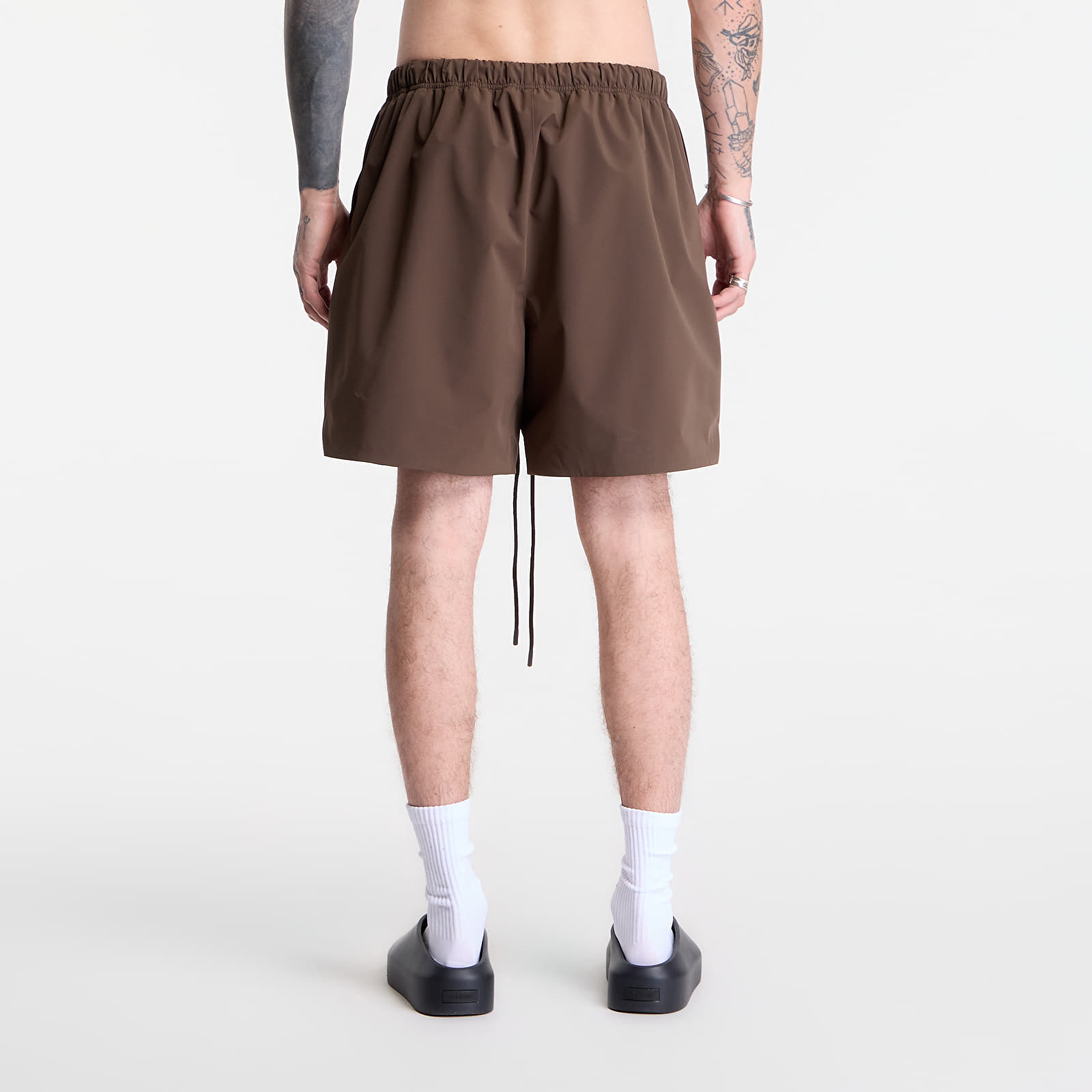 Kraťasy Fear of God Essentials Active Trace Classic Short Brown