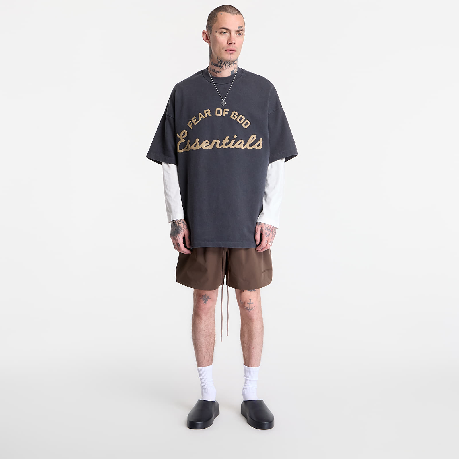 Kraťasy Fear of God Essentials Active Trace Classic Short Brown
