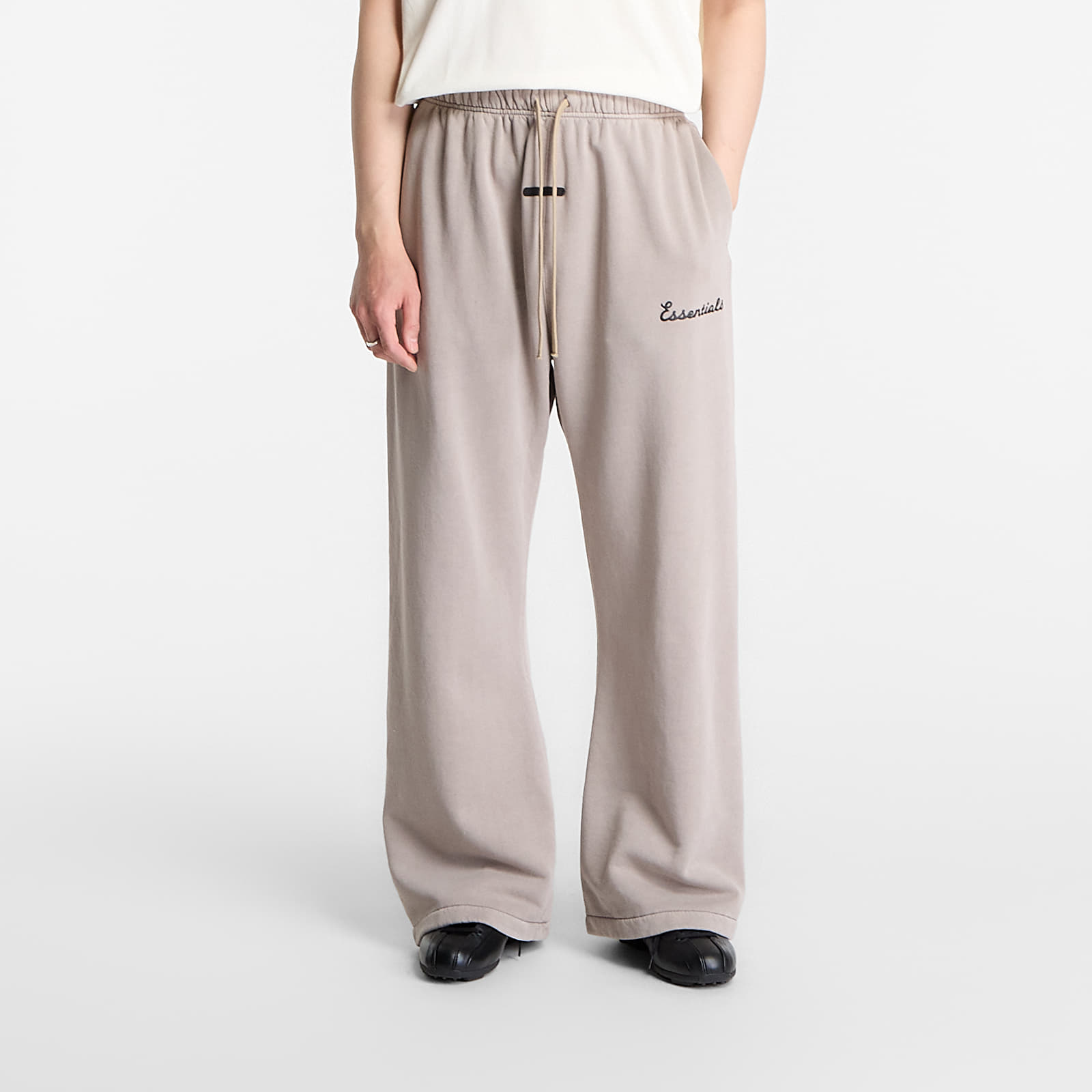 Jogginghosen Fear of God Essentials Training Classic Fit Flare Sweatpant Faded Seal
