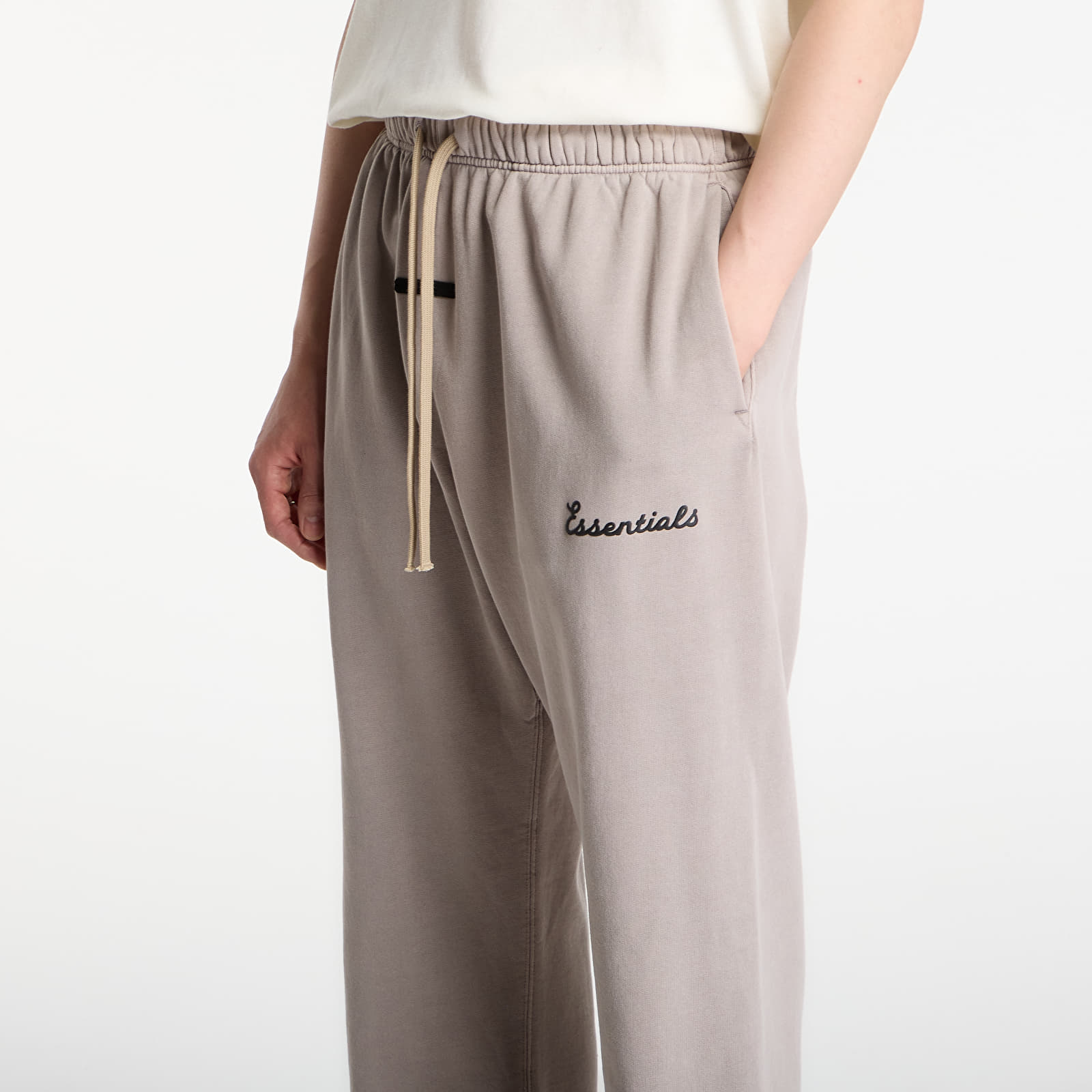 Jogginghosen Fear of God Essentials Training Classic Fit Flare Sweatpant Faded Seal