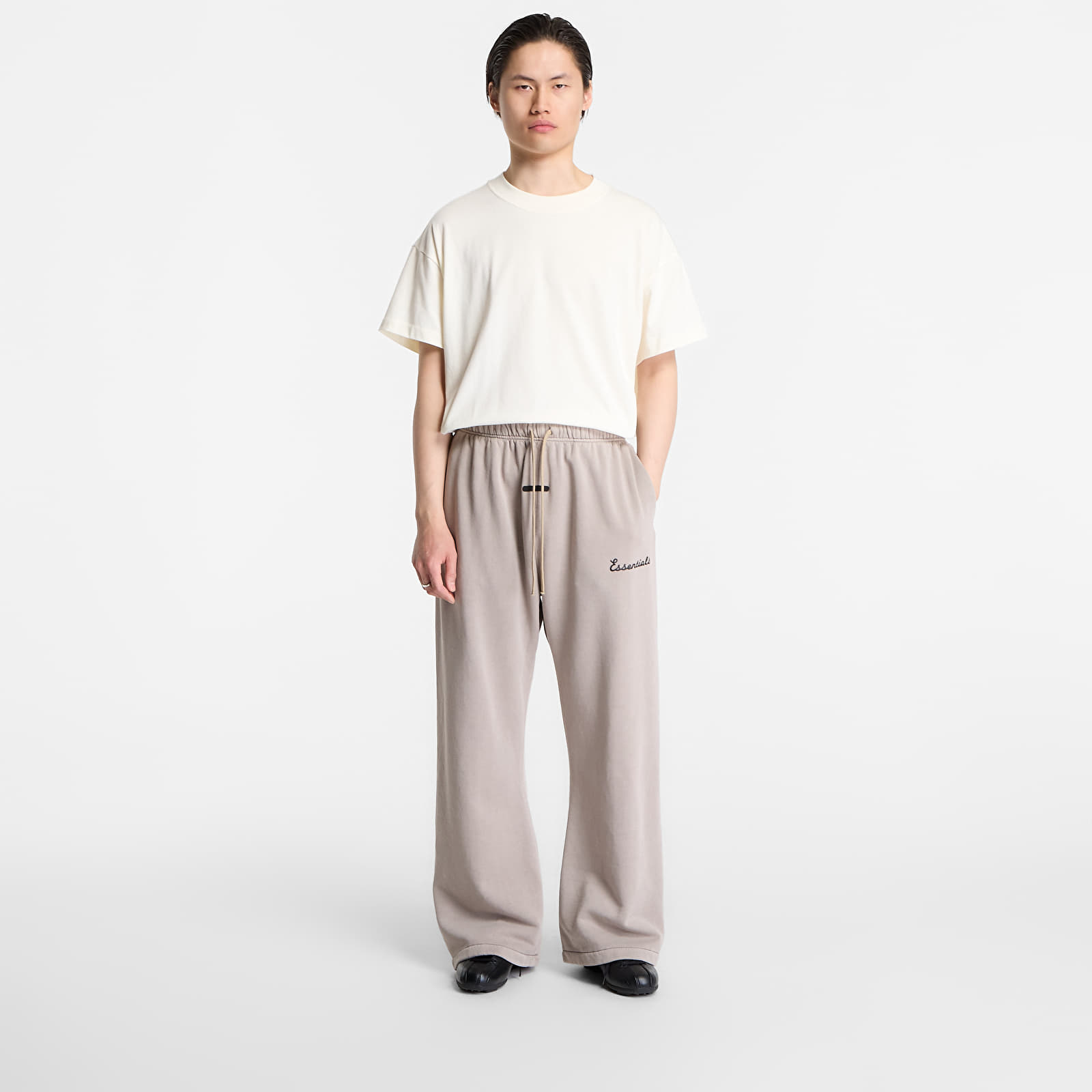 Jogginghosen Fear of God Essentials Training Classic Fit Flare Sweatpant Faded Seal