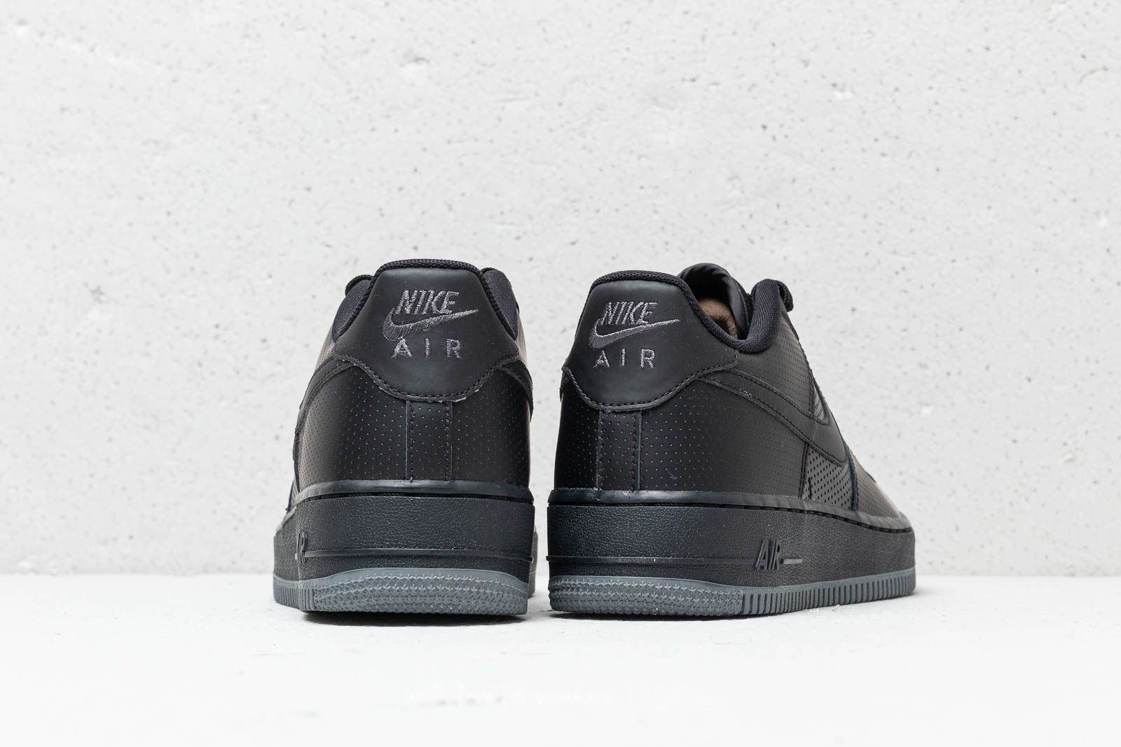 Skor för kvinnor Nike Air Force 1 LV8 Perf (GS) Black/ Black-Dark Grey