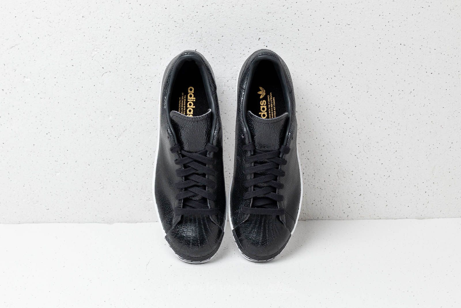 How to clean superstar black top