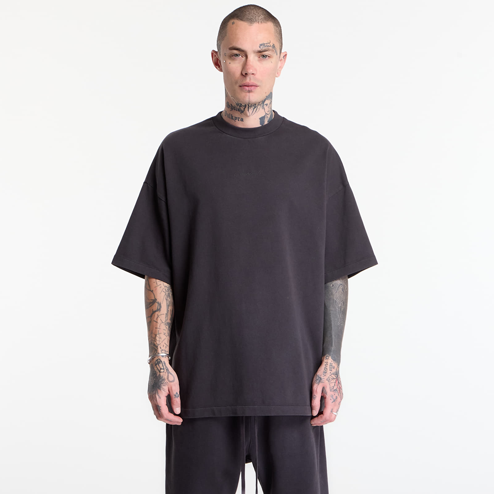 Trička Fear of God Essentials Signature 90' Short Sleeve Faded Black
