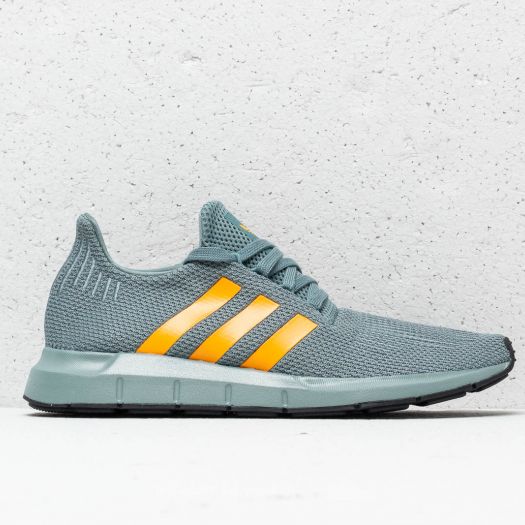 Green adidas swift run shop