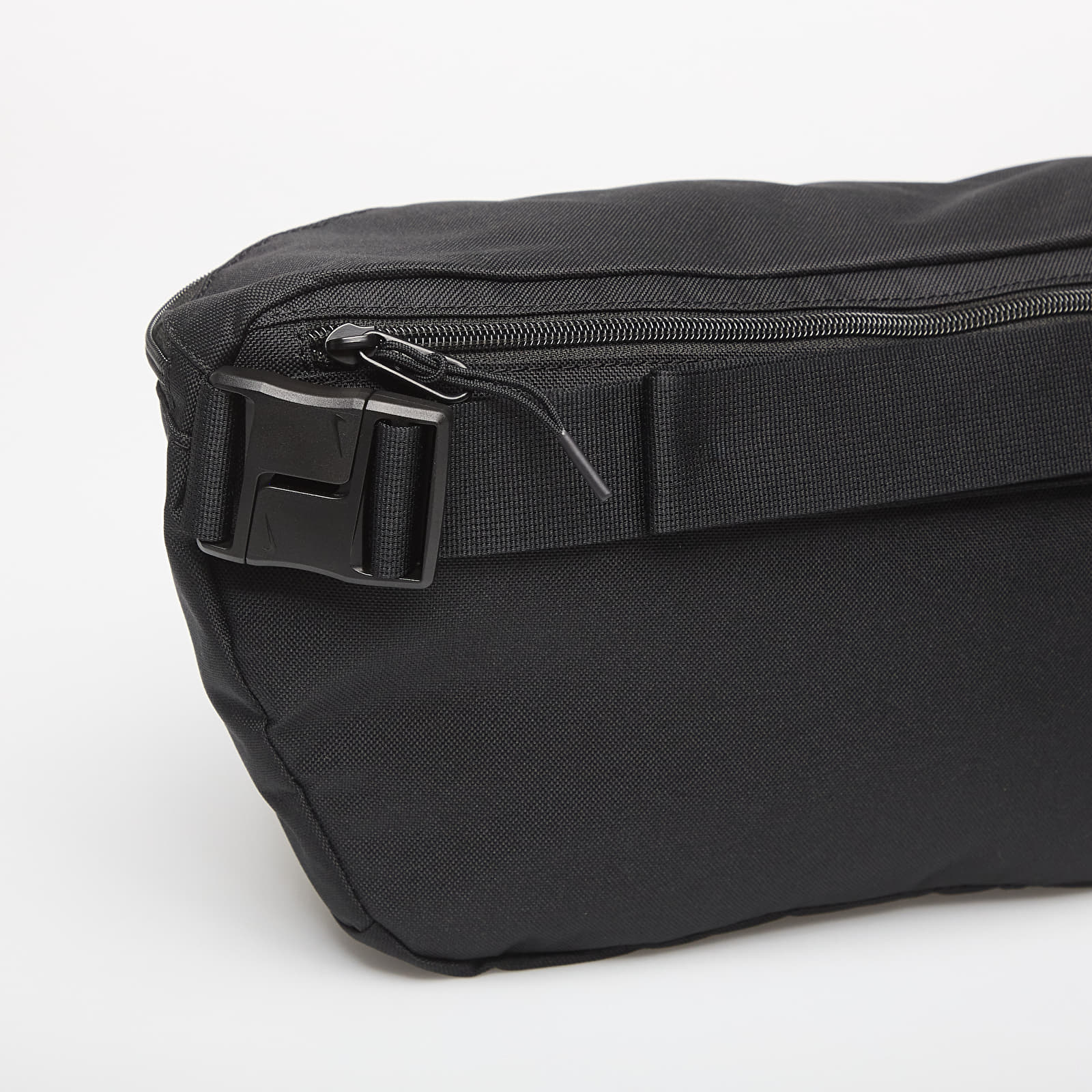 Midjeväskor för män Nike Heritage Waistpack 8L Black/ Black/ White
