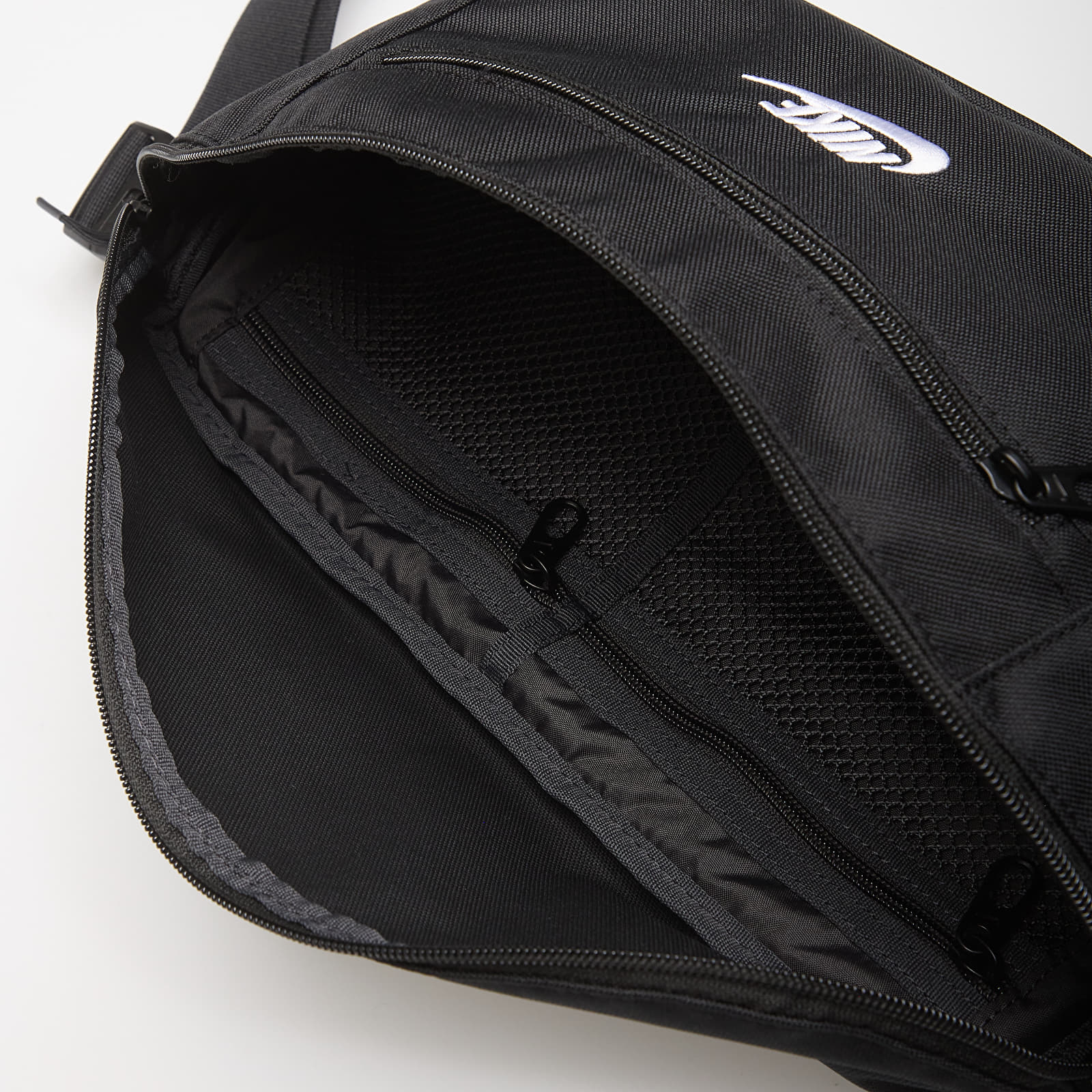 Midjeväskor för män Nike Heritage Waistpack 8L Black/ Black/ White
