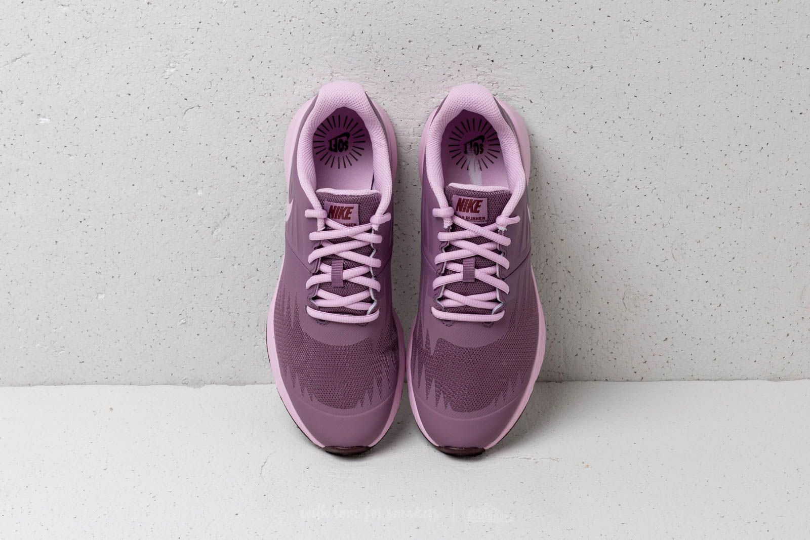 Nike star store runner pink silver