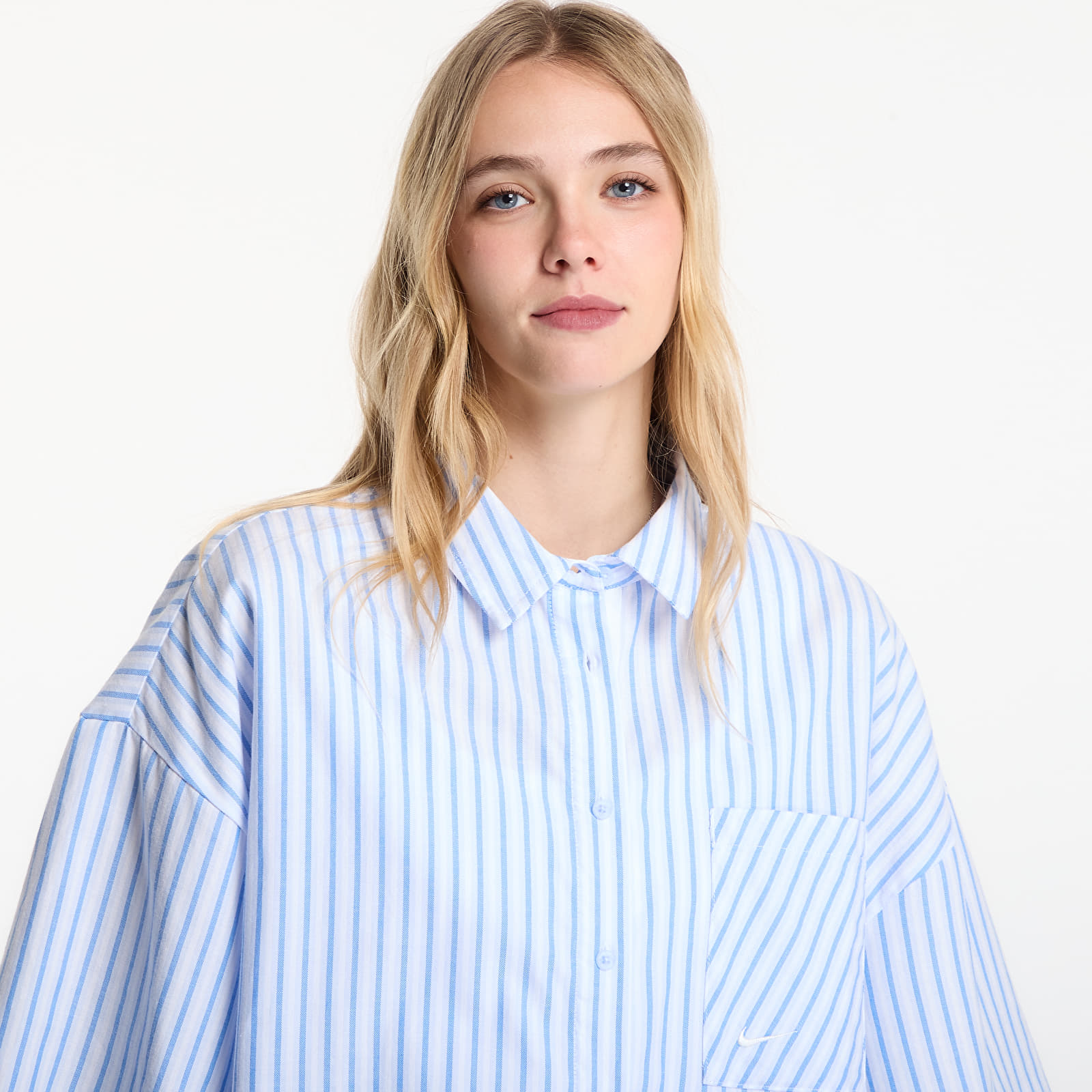 Рубашки Nike Sportswear Chill Poplin Women's Oversized Short-Sleeve Top Lt Photo Blue/ Hydrogen Blue/ Summit White