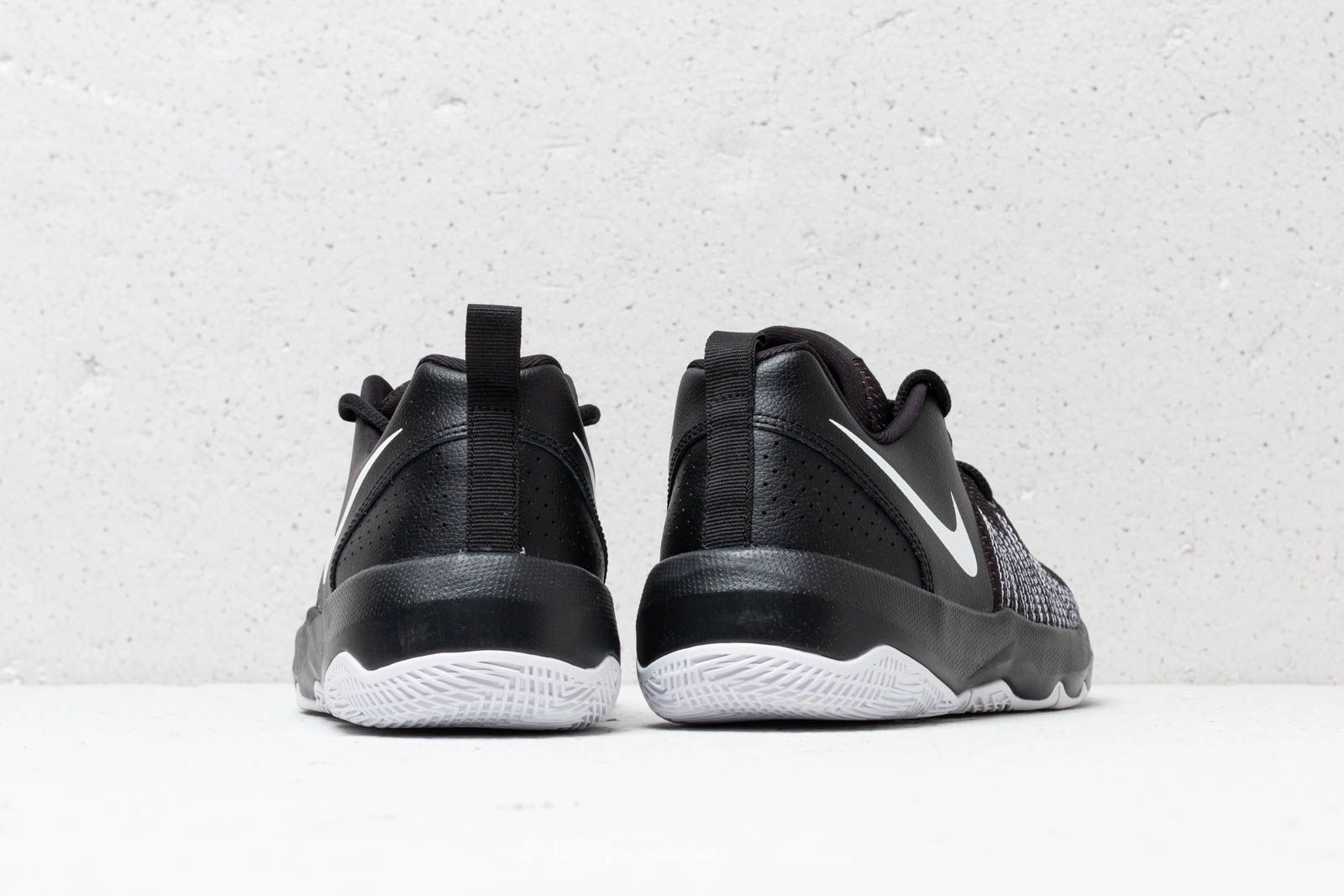 Women s shoes Nike Team Hustle Quick GS Black White Footshop
