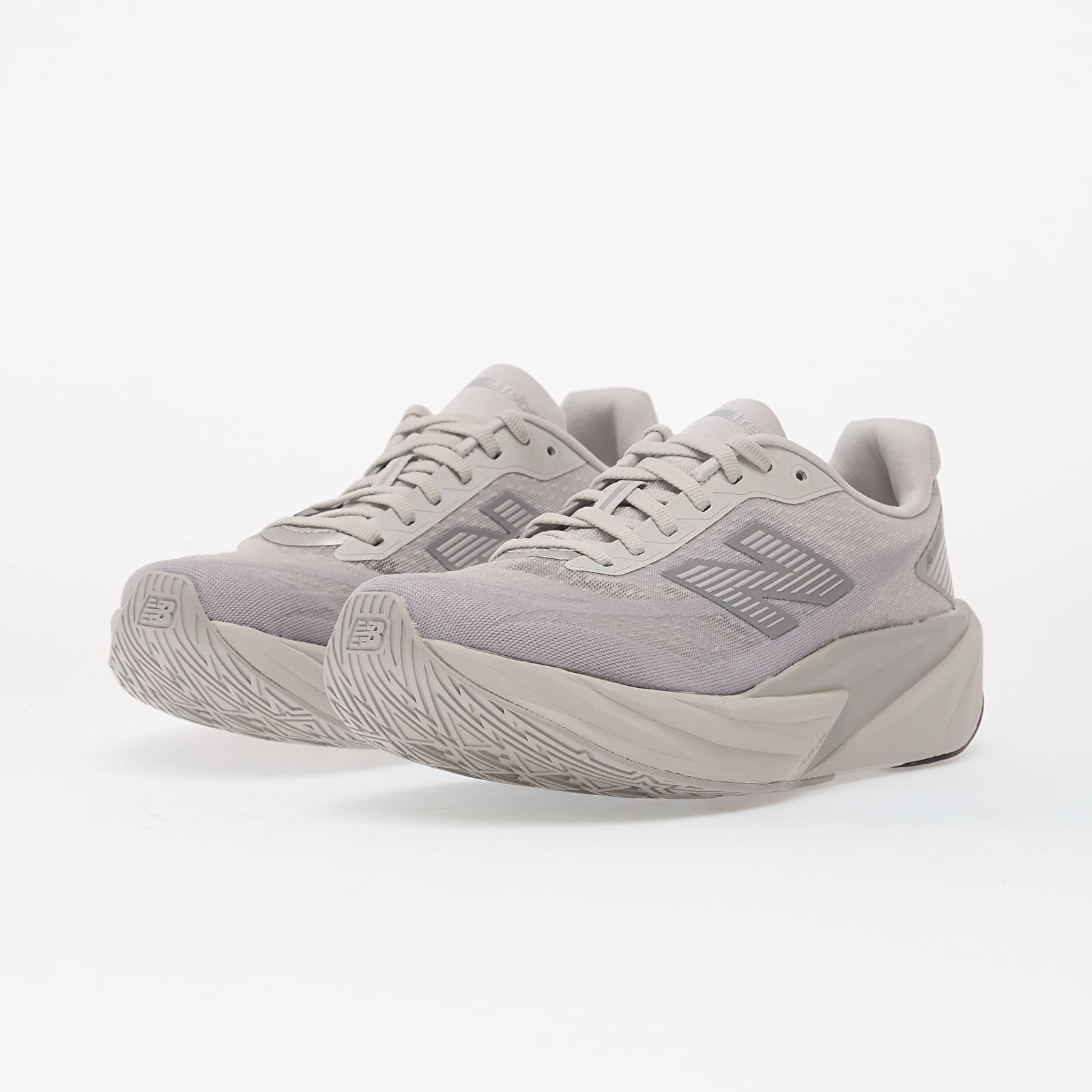 Dámské tenisky a boty New Balance FuelCell Rebel v5 Grey Matter/ Silver Metallic