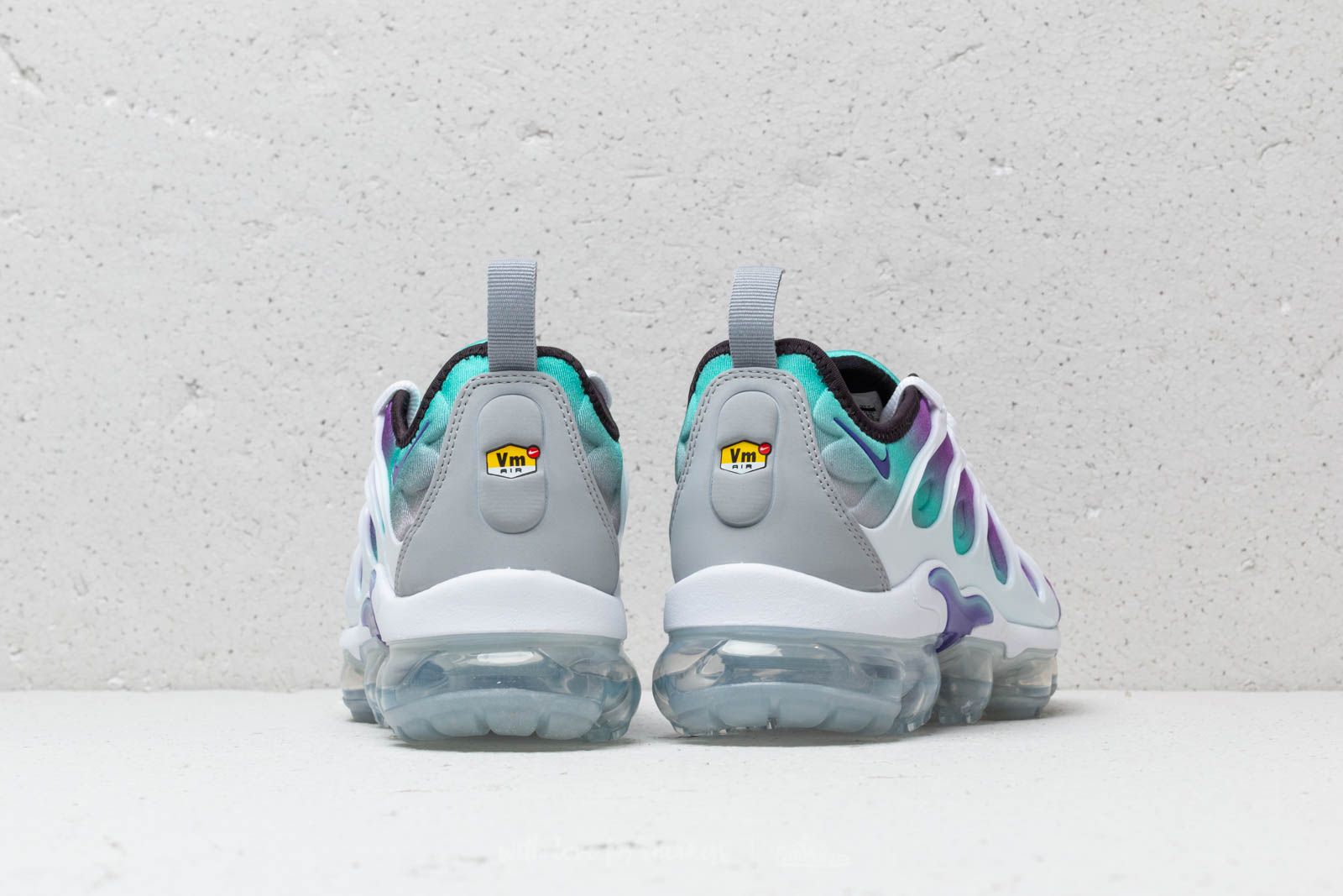 Air vapormax plus white fierce purple discount