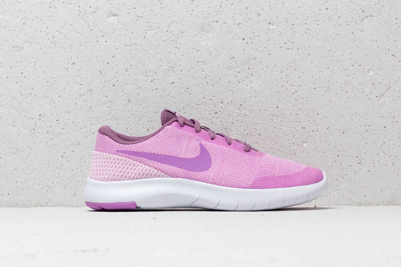 Nike flex contact pink top