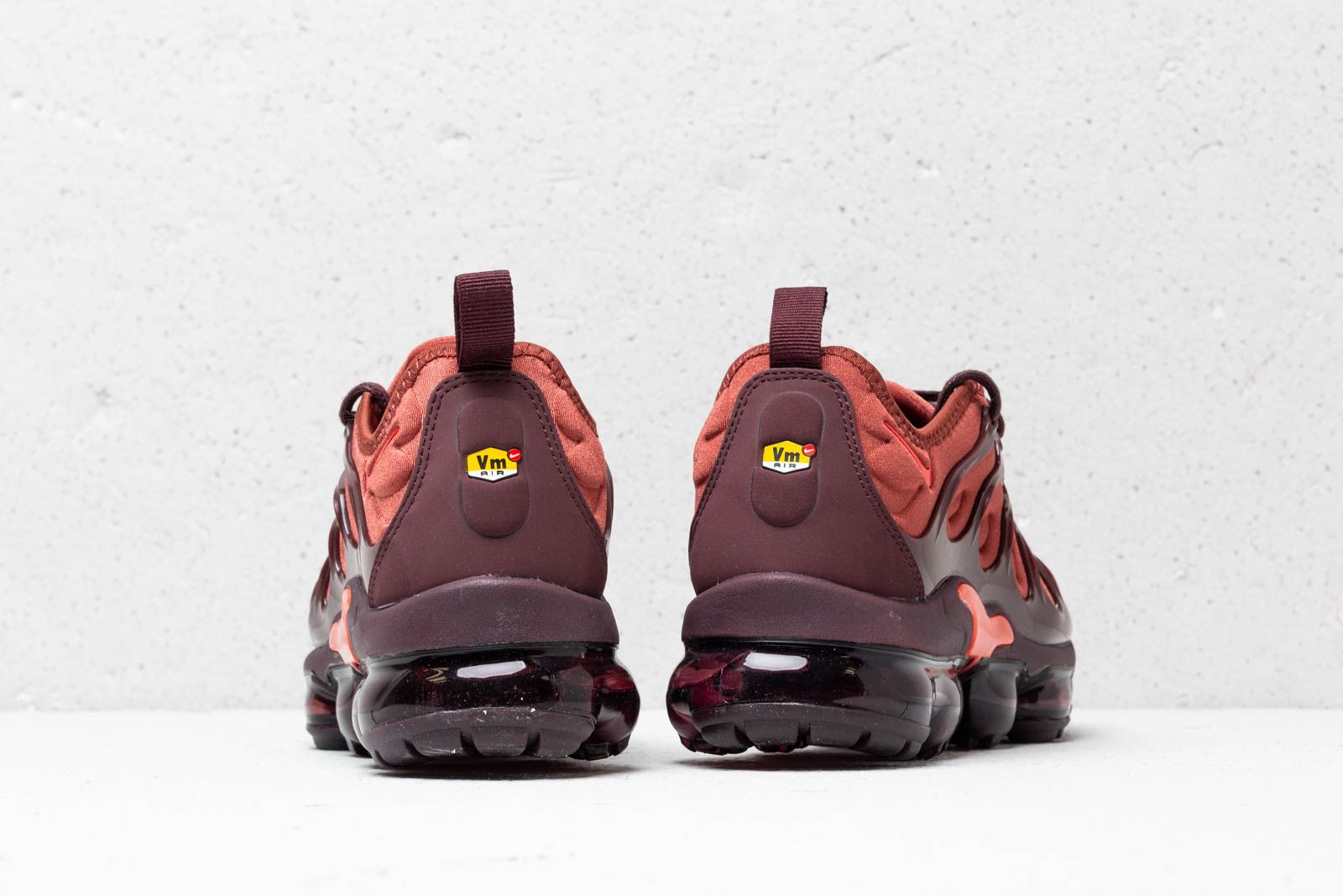 Womens nike air vapormax plus black sale