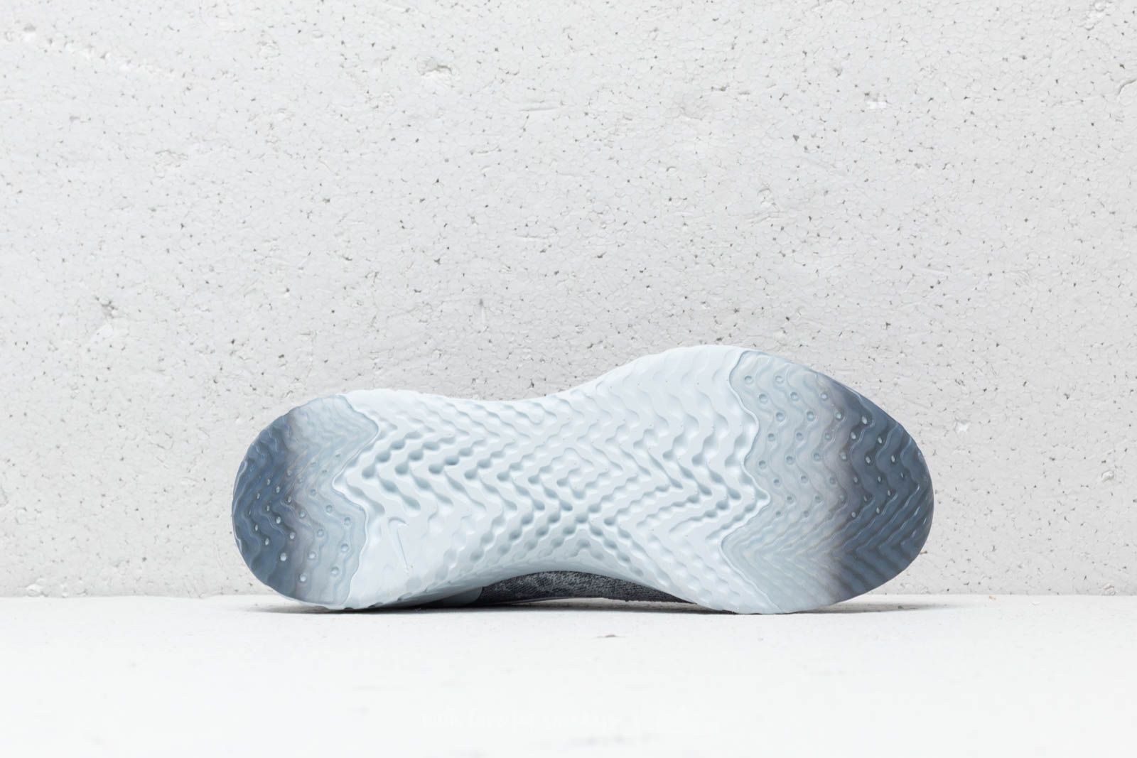 Damen Sneaker und Schuhe Nike WMNS Epic React Flyknit Wolf Grey/ White-Cool Grey