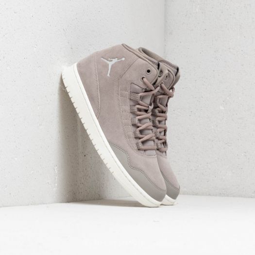 Jordan store executive gris