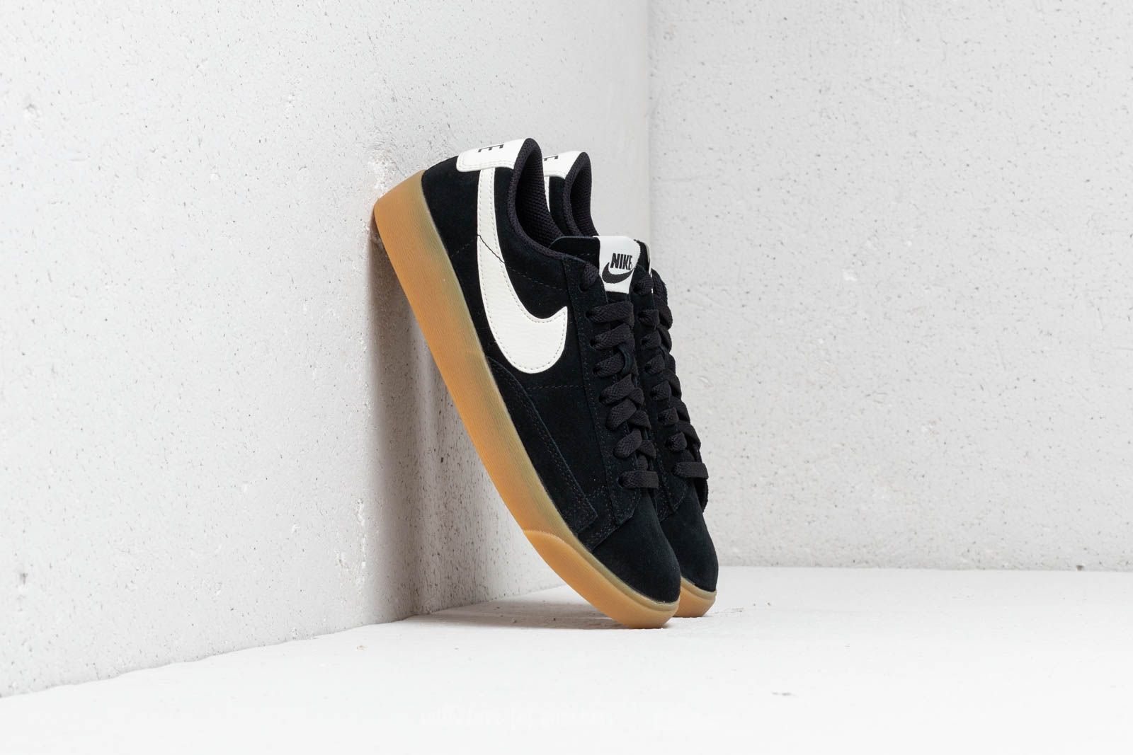 Nike wmns discount blazer low sd