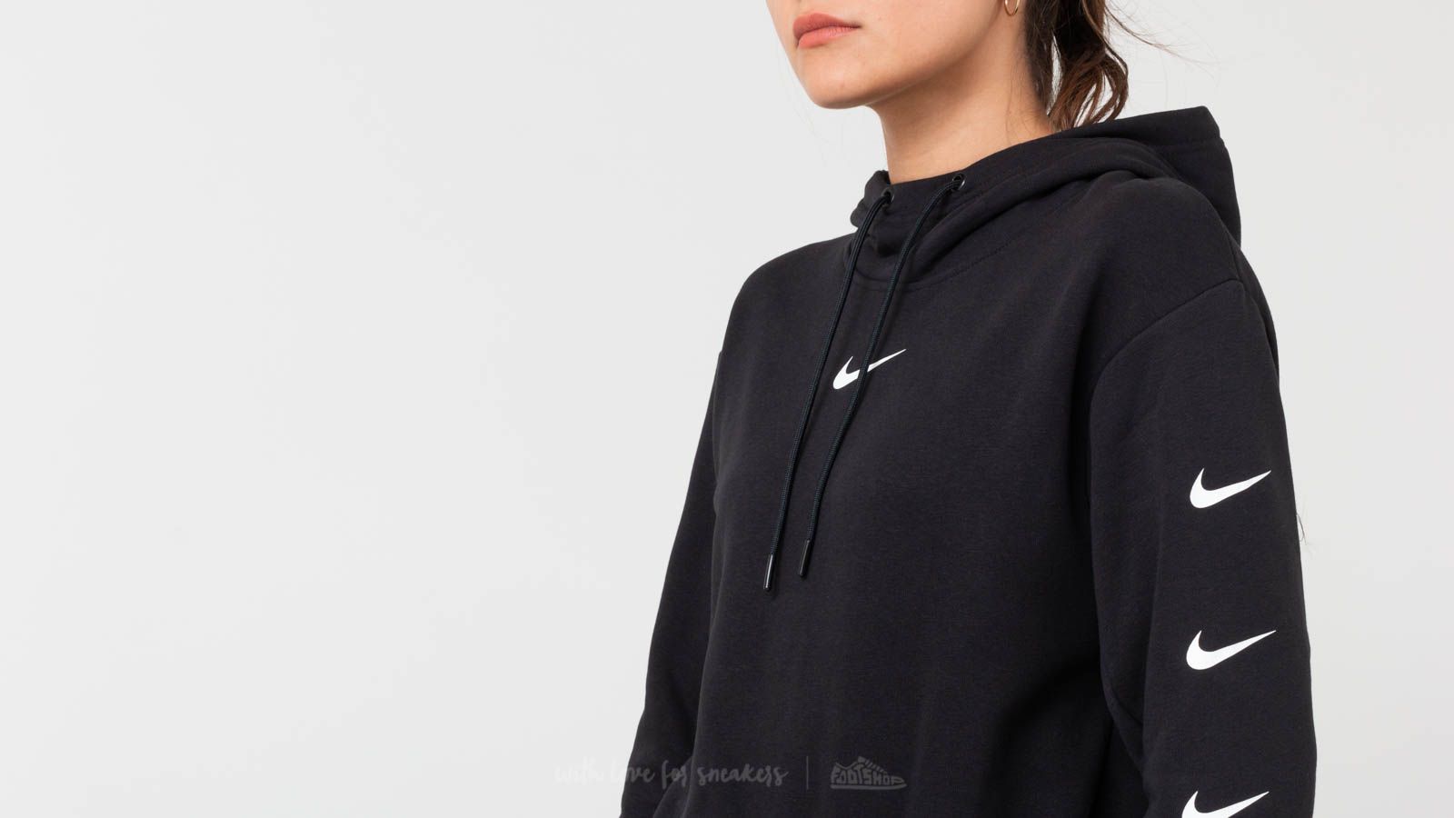 Black nike deals swoosh hoodie