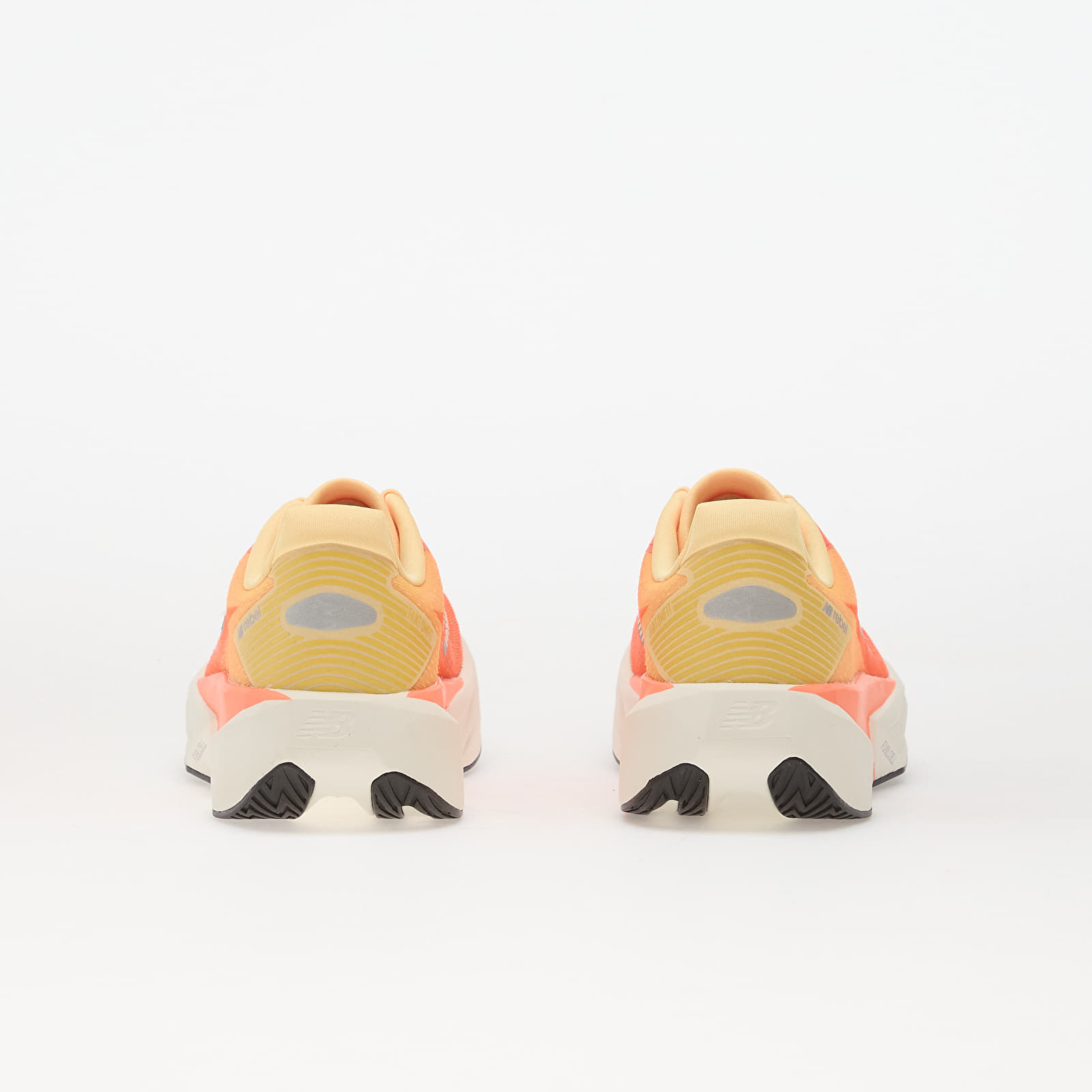Ženski čevlji New Balance FuelCell Rebel v5 Tangerine Heat/ Silver Metallic