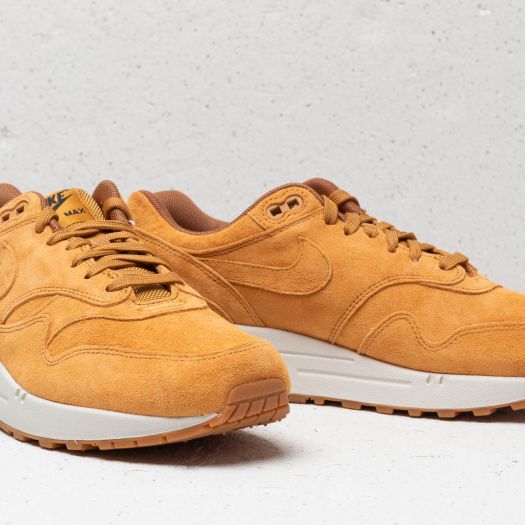 Nike air max 1 trainers wheat light bone gum store