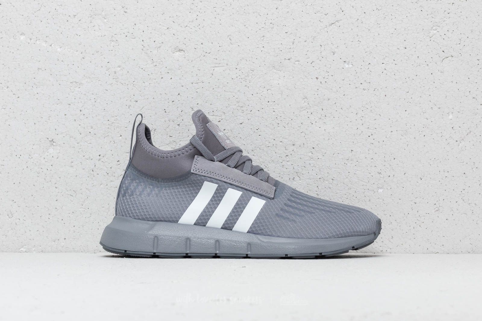 Swift run barrier shoes top