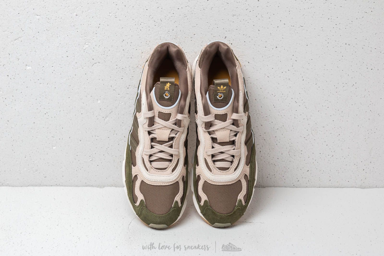 Chaussures et baskets homme adidas Temper Run Saint Alfred Core White Clear Brown Clear Brown Footshop