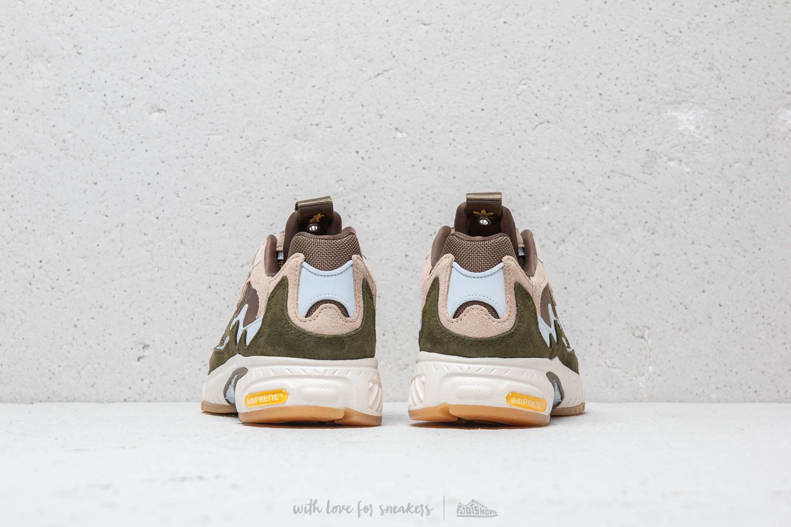Chaussures et baskets homme adidas Temper Run Saint Alfred Core White Clear Brown Clear Brown Footshop