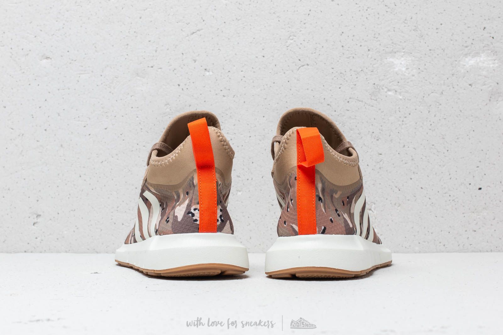 Miesten kengät adidas Swift Run Barrier Cardboard/ White Tint/ Orange