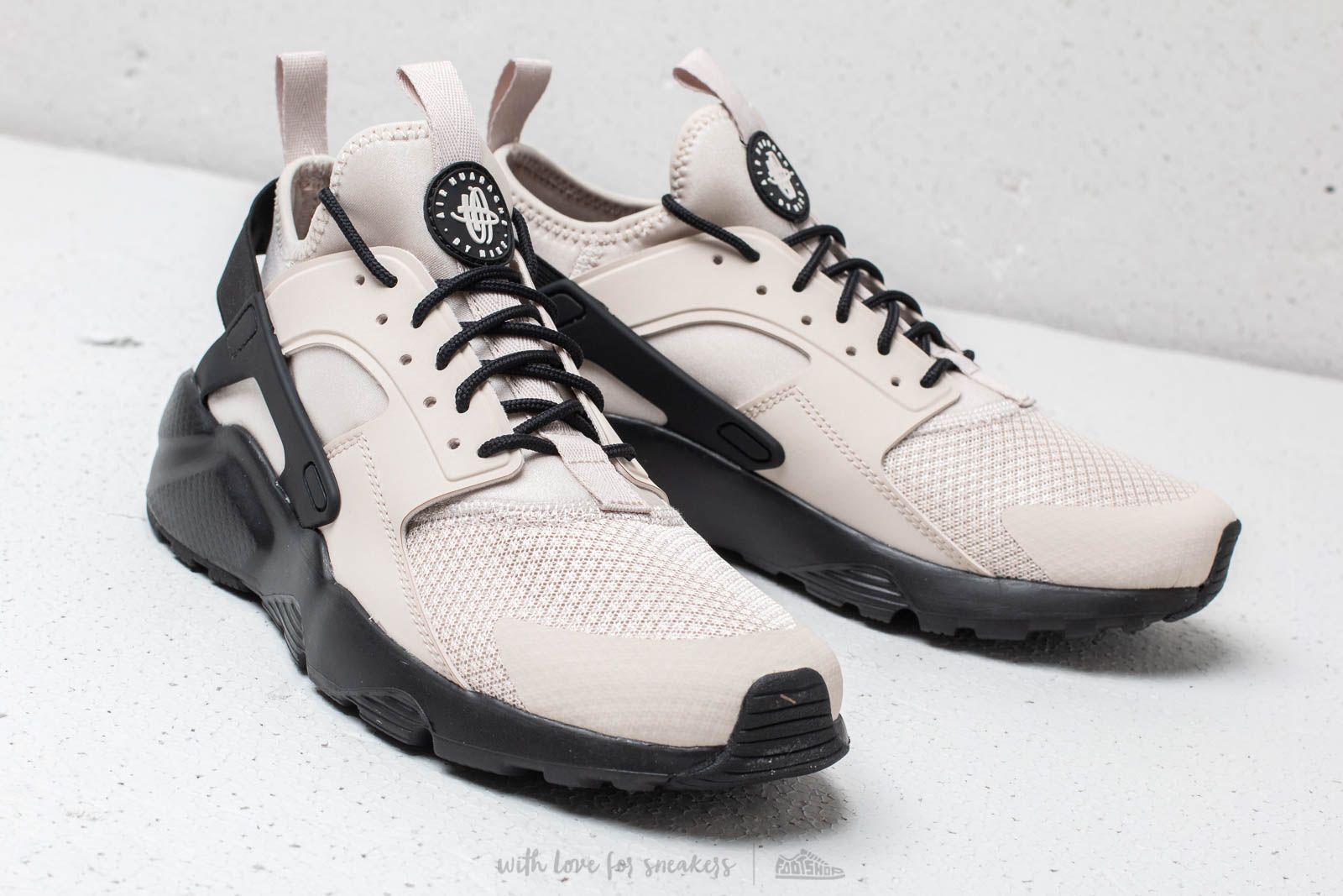 Nike air huarache hotsell run ultra desert sand