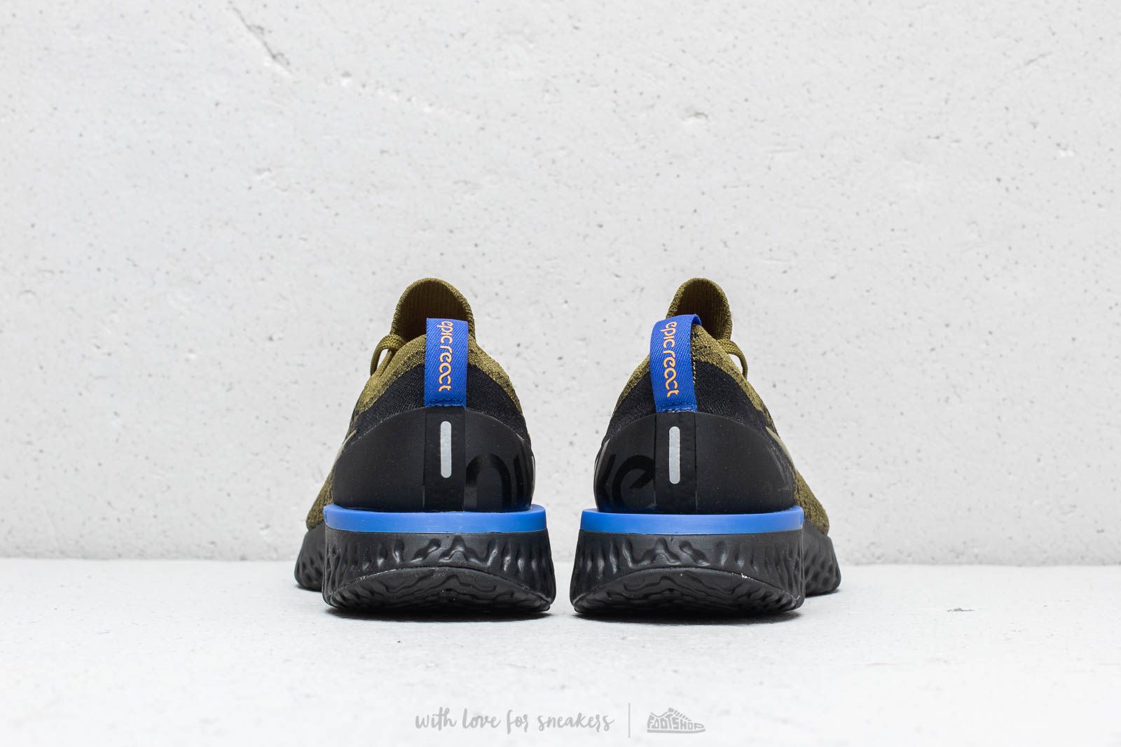 Men s shoes Nike Epic React Flyknit Olive Flak Olive Flak Black