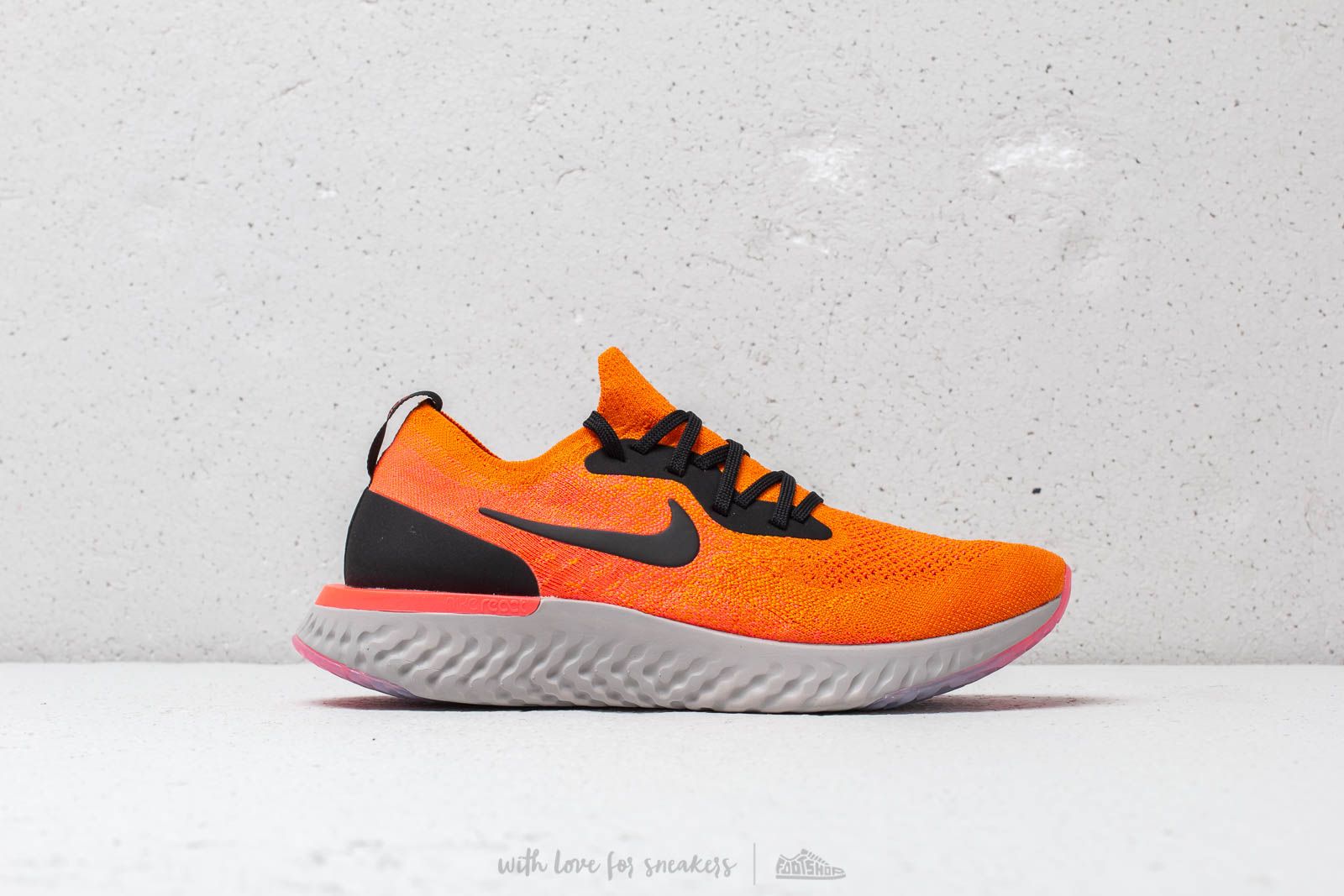 Nike copper flash top