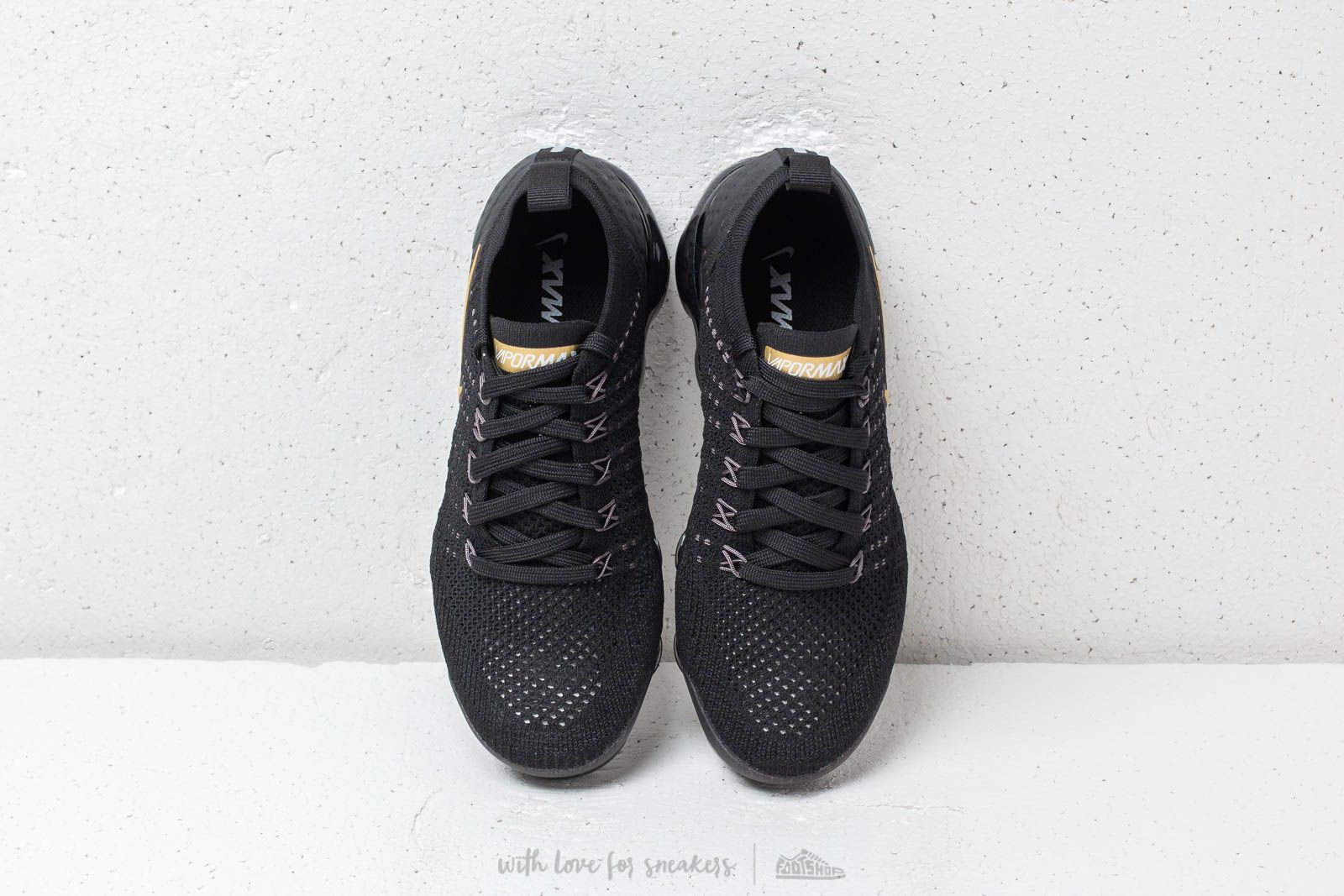 Womens vapormax flyknit 2 hot sale black
